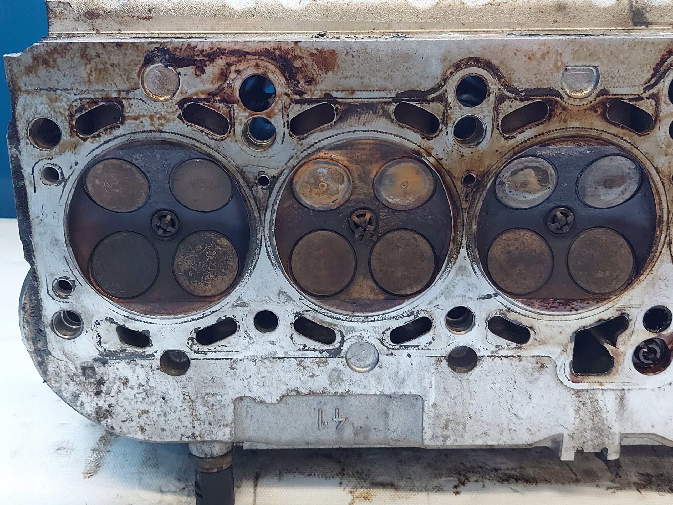 head. BMW E46 2.2 B 1436812