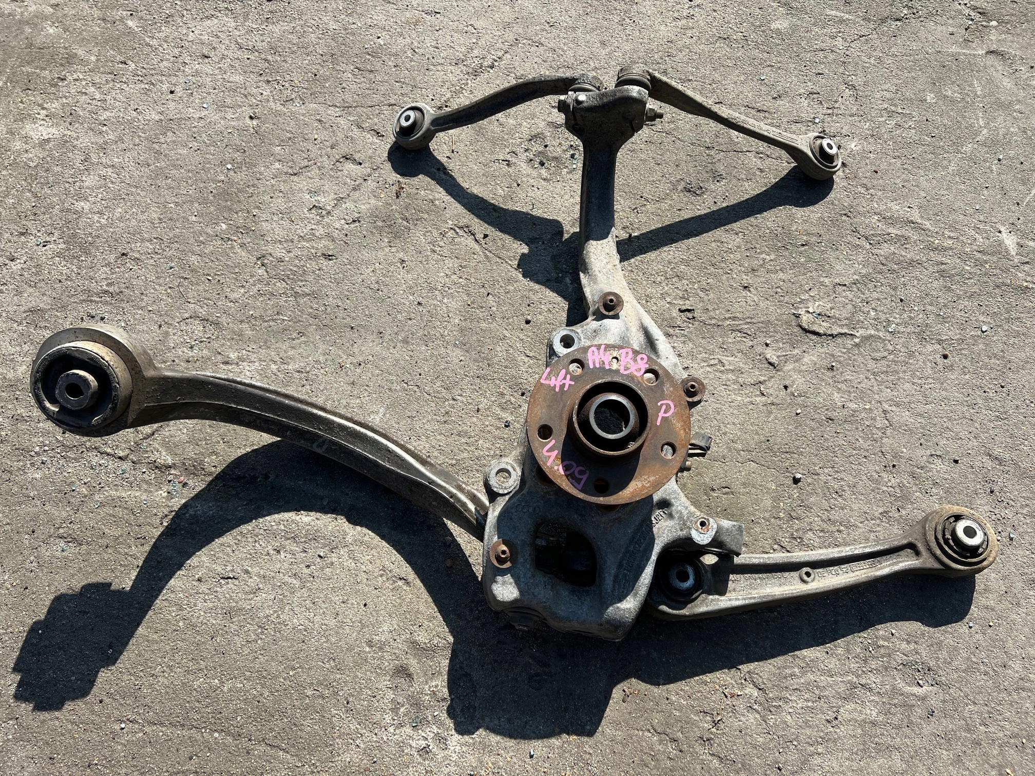 AUDI A4 B8 A5 8T A6 C7 A7 4G swing right right front 8K0407258ABS