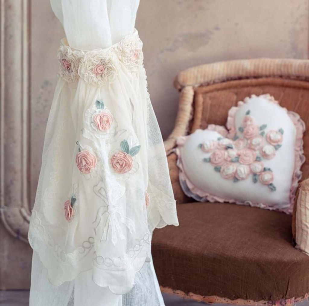 Provensálsky Zapínač Na Záclony Rose 2 V Retro Štýle Blanc MariClo