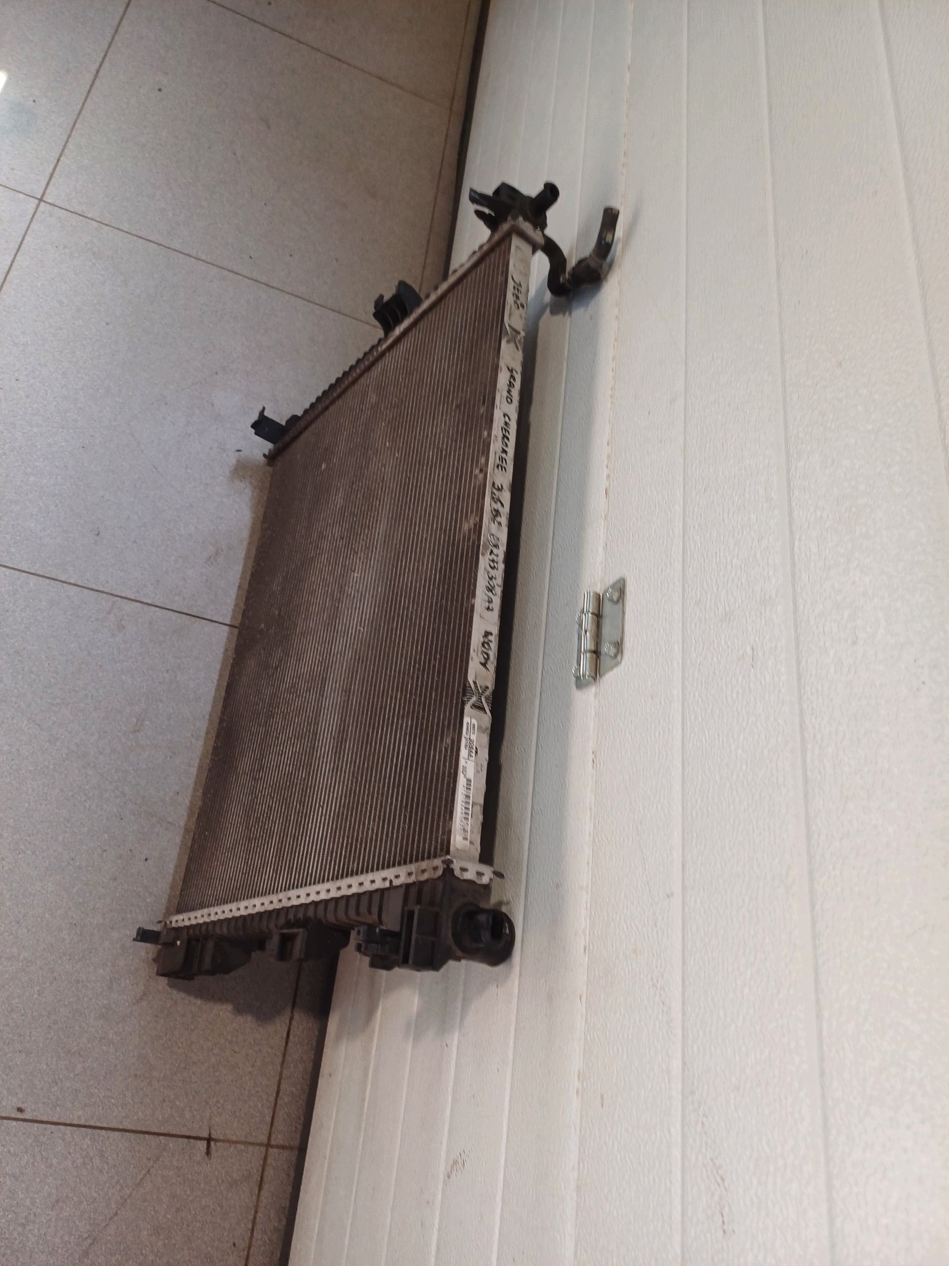 water cooler JEEP GRAND CHEROKEE 3,6 BZ 68273308AA