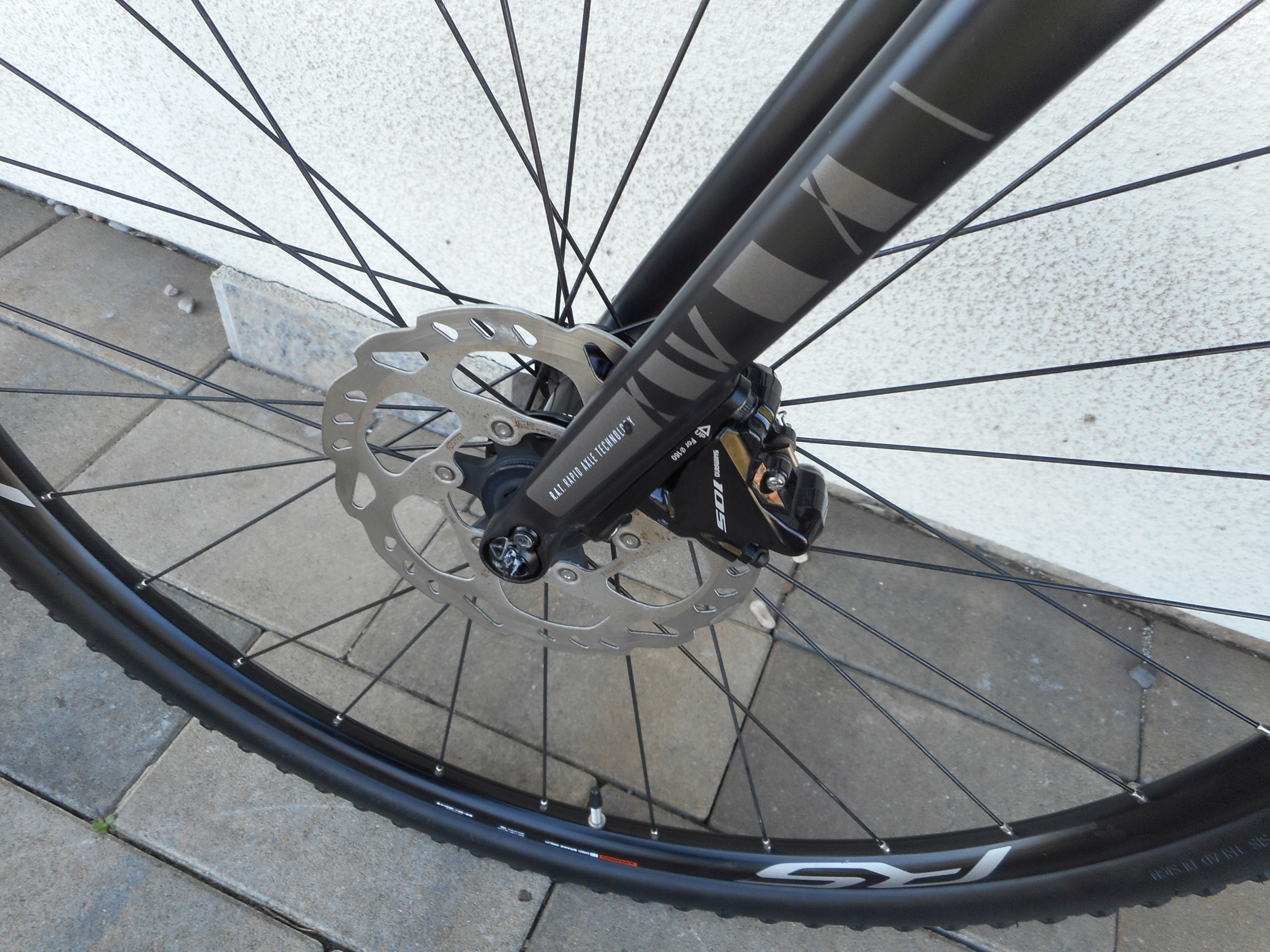 FOCUS MARES 22Mbiegi SHIMANO 105 koła 700 x 40 Wyposażenie dodatkowe dzwonek