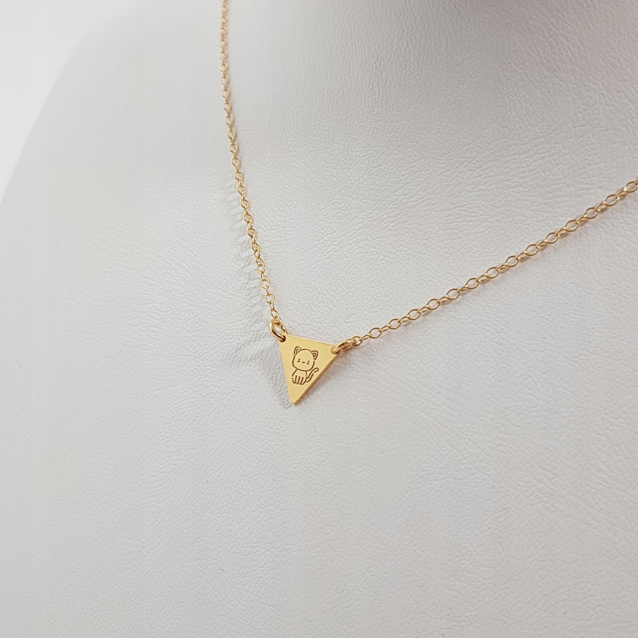 

Złoty łańcuszek celebrytka Trójkąt Grawer Prezent