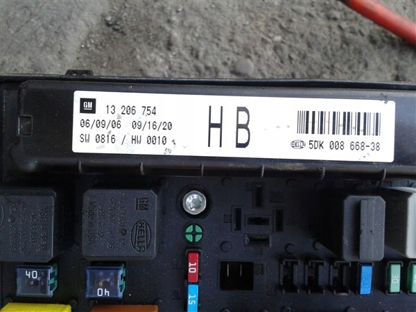 БЛОК ПРЕДОХРАНИТЕЛЕЙ OPEL ASTRA H GTC 13206754