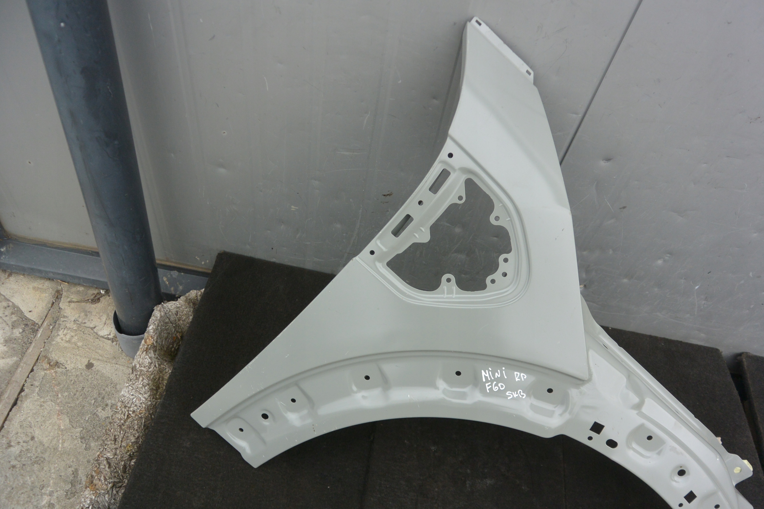 fender right front original MINI F60 COUNTRYMAN OEM