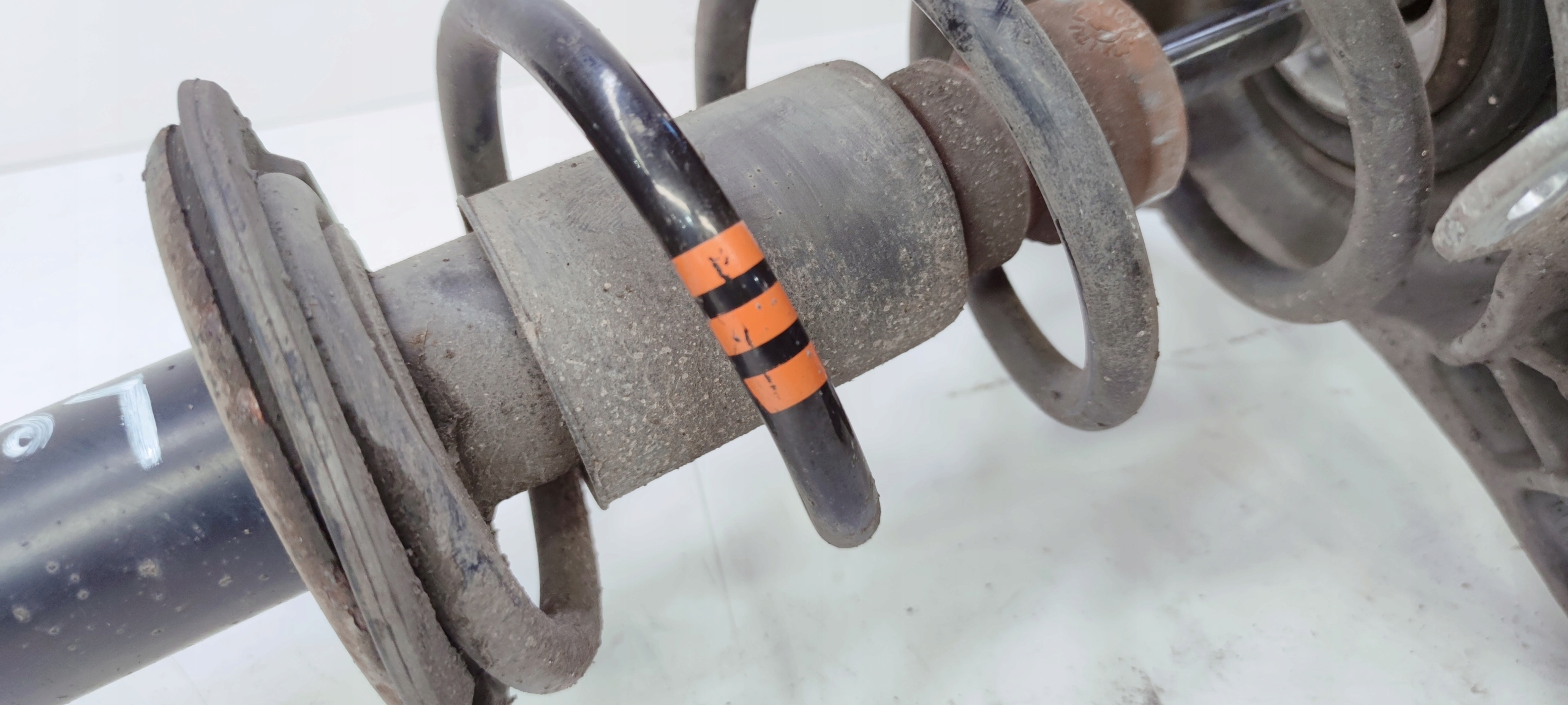 shock absorber left front AUDI A4 B8 A5 8K0413031AE