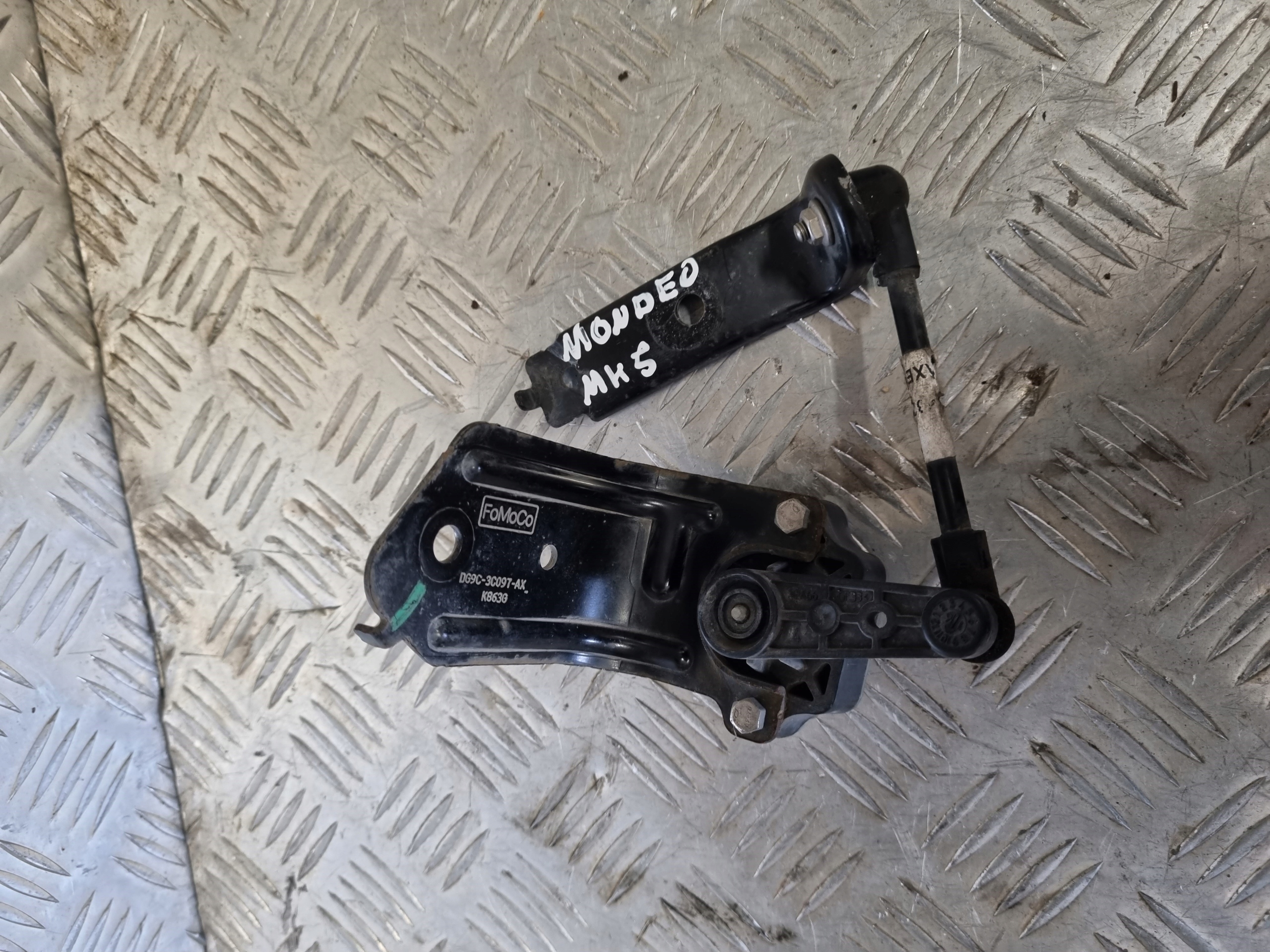 DG9C-3C097-AX - FORD MONDEO MK5 2016 R ДАТЧИК КСЕНОНОВОЙ ПОДВЕСКИ