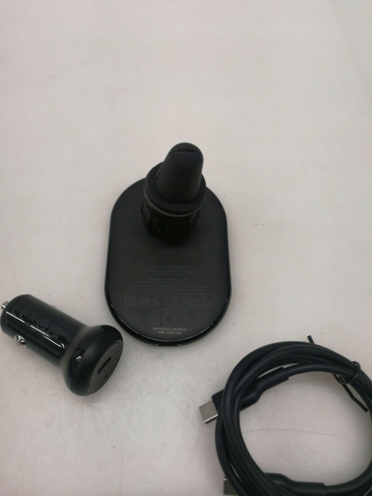 BEZPRZEWODOWA MAGNETYCZNA ŁADOWARKA SAMOCHODOWA Producent Belkin