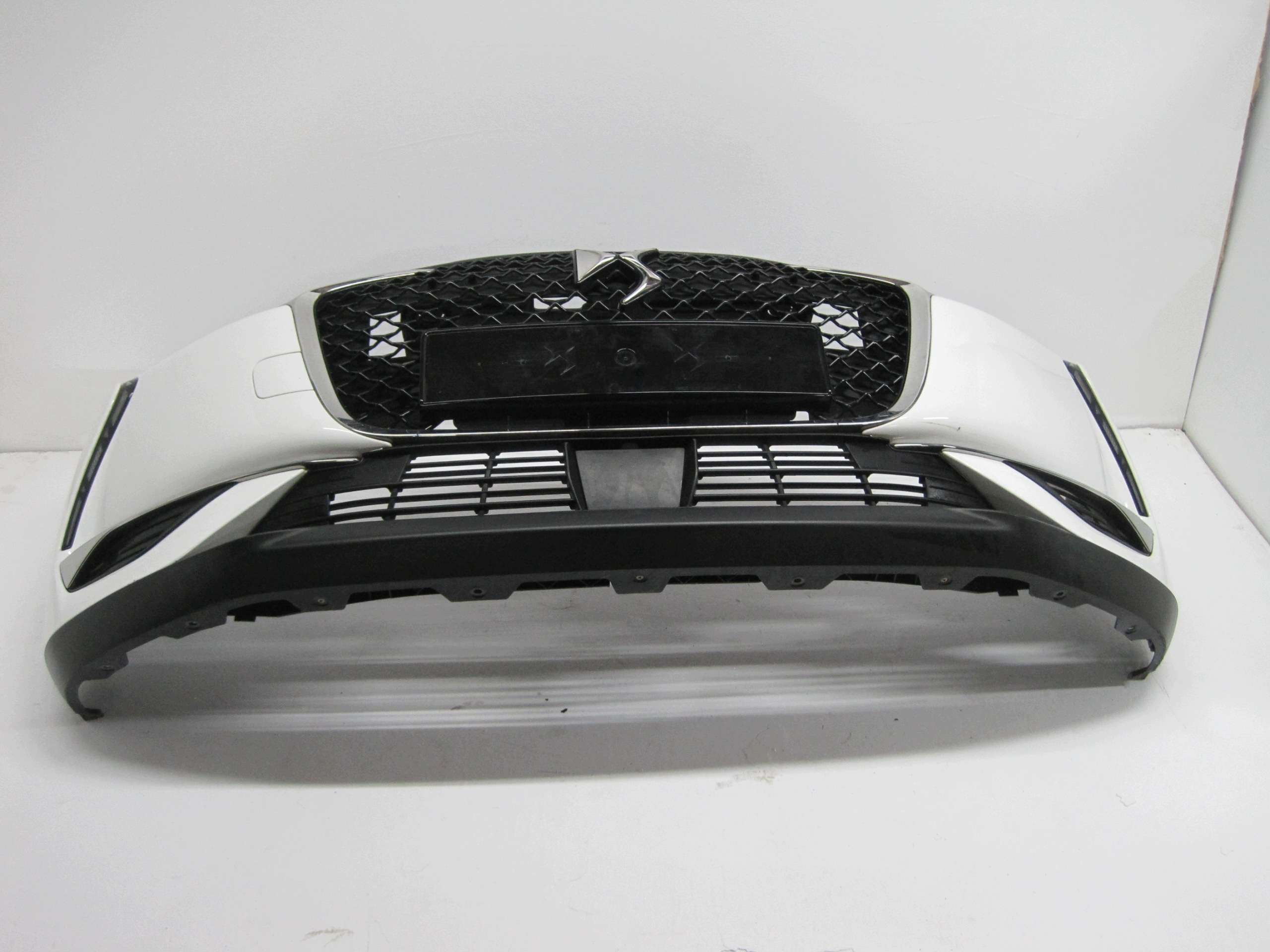 front bumper CITROEN DS3 CROSSBACK 19r