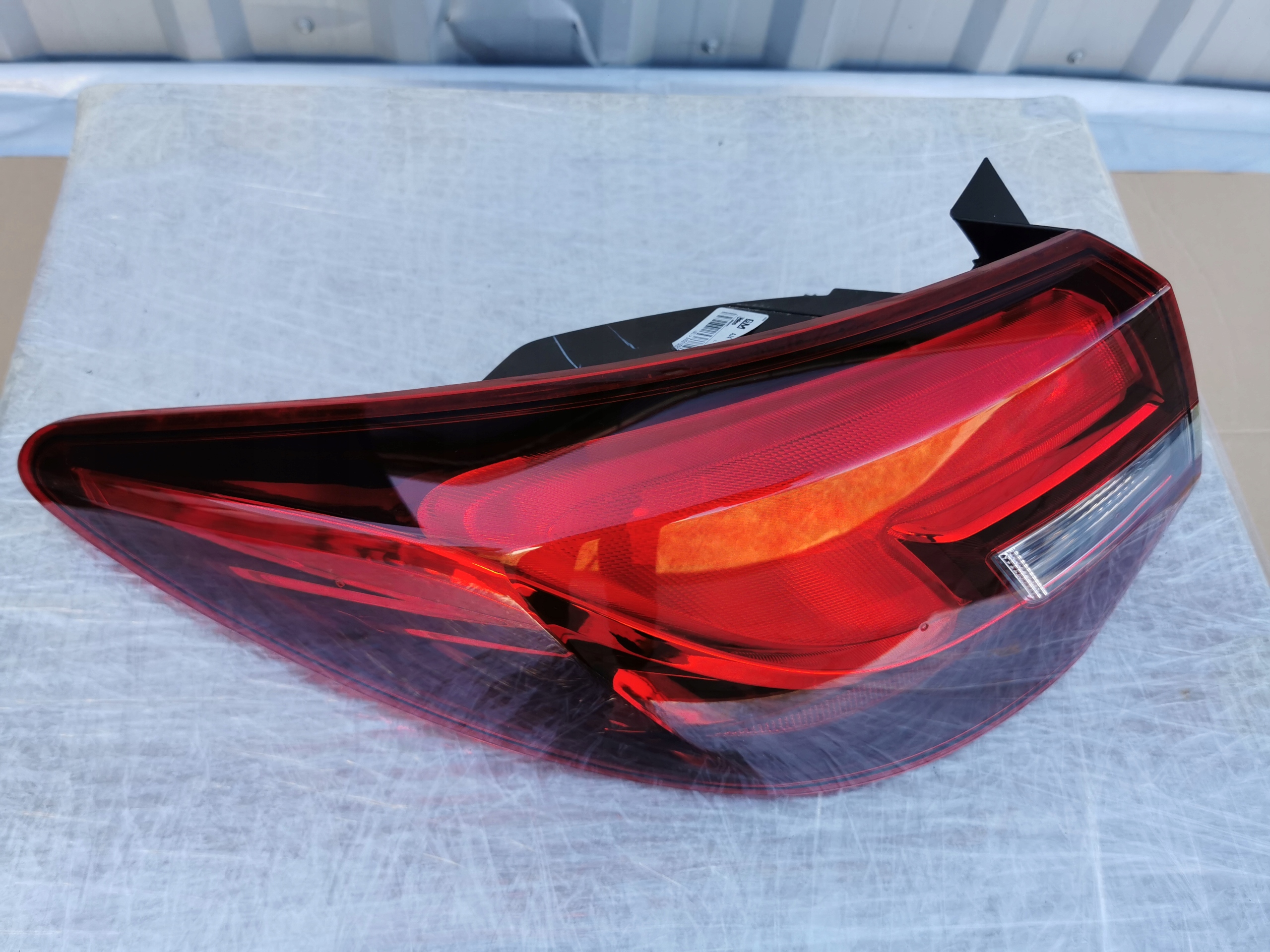 OPEL ASTRA J IV 12- SEDAN LAMPA TYLNA LEWA B.ŁADNA 25870153 Typ samochodu 4x4/SUV Samochody osobowe