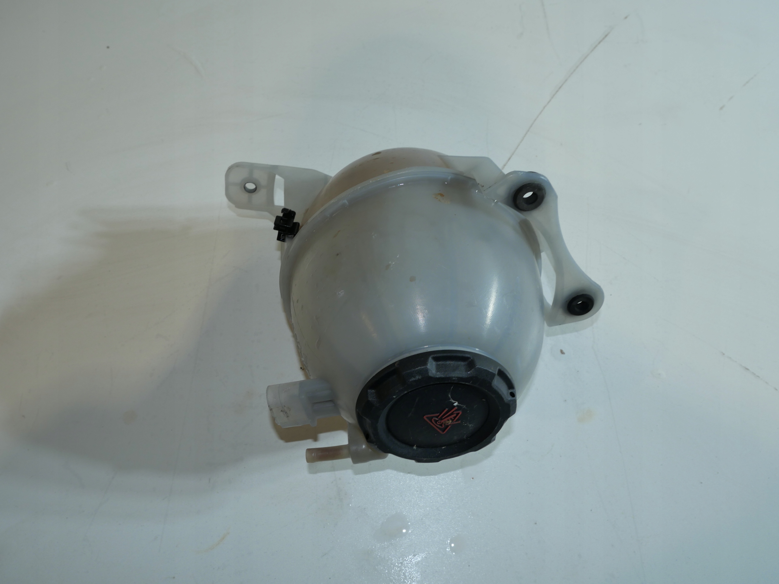 Réservoir eau d’eau VW AMAROK 2H0121407D