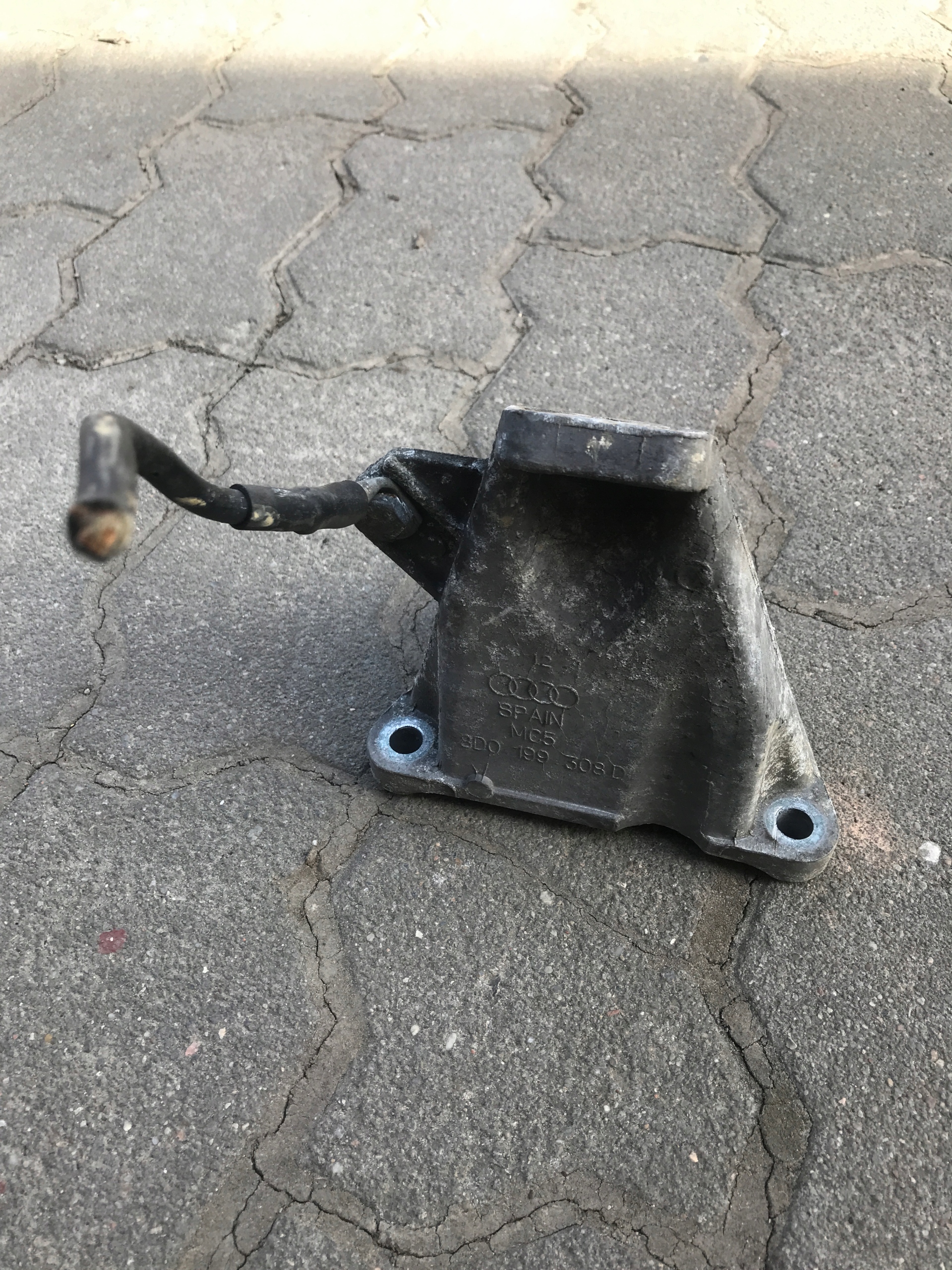 engine supporting mount VW SKODA AUDI 8D0199308D