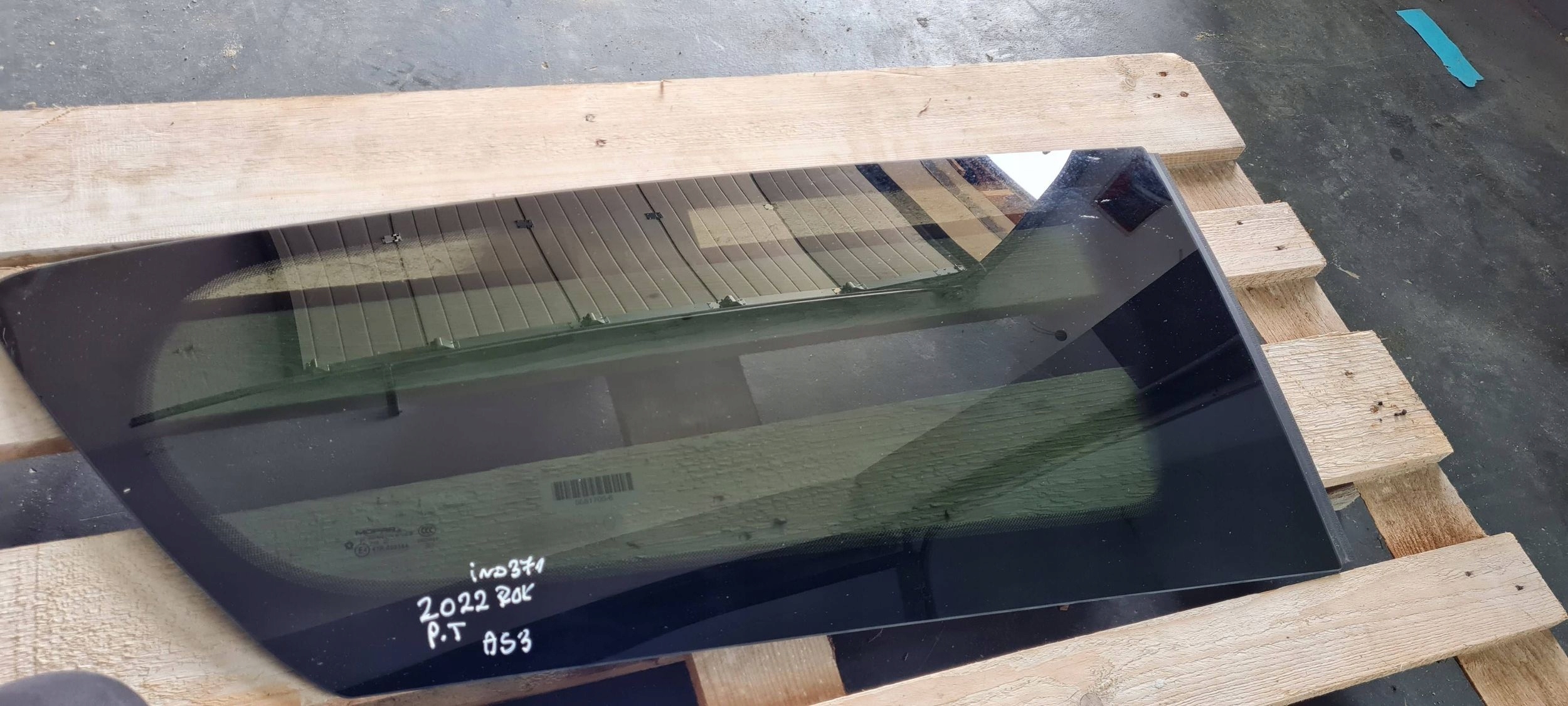 Chrysler Pacifica 2022 window bodywork right right rear part P68238494AC 22R