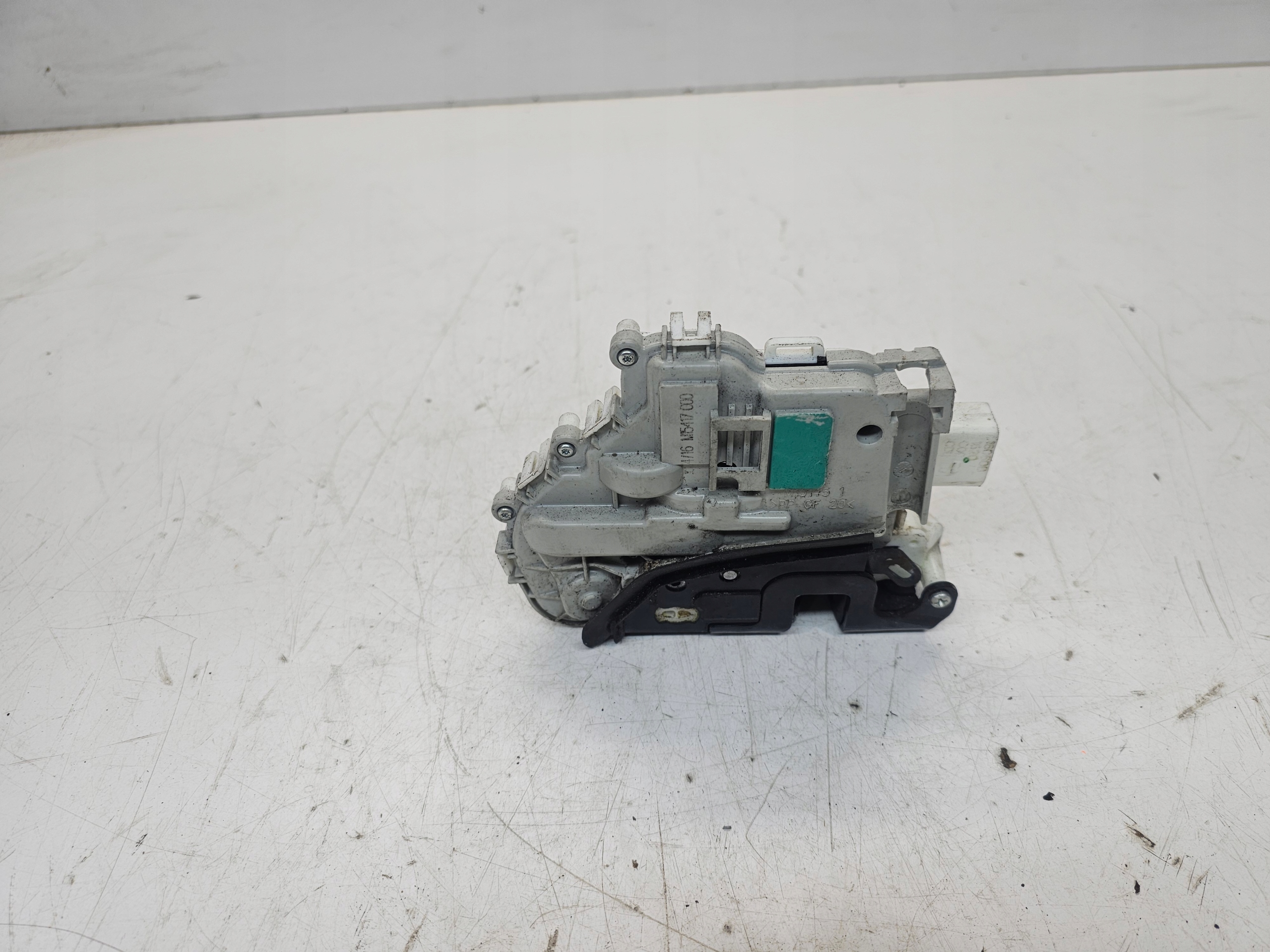 lock door left front AUDI A1 A3 A4 Q5 8X1837015C 6-PIN