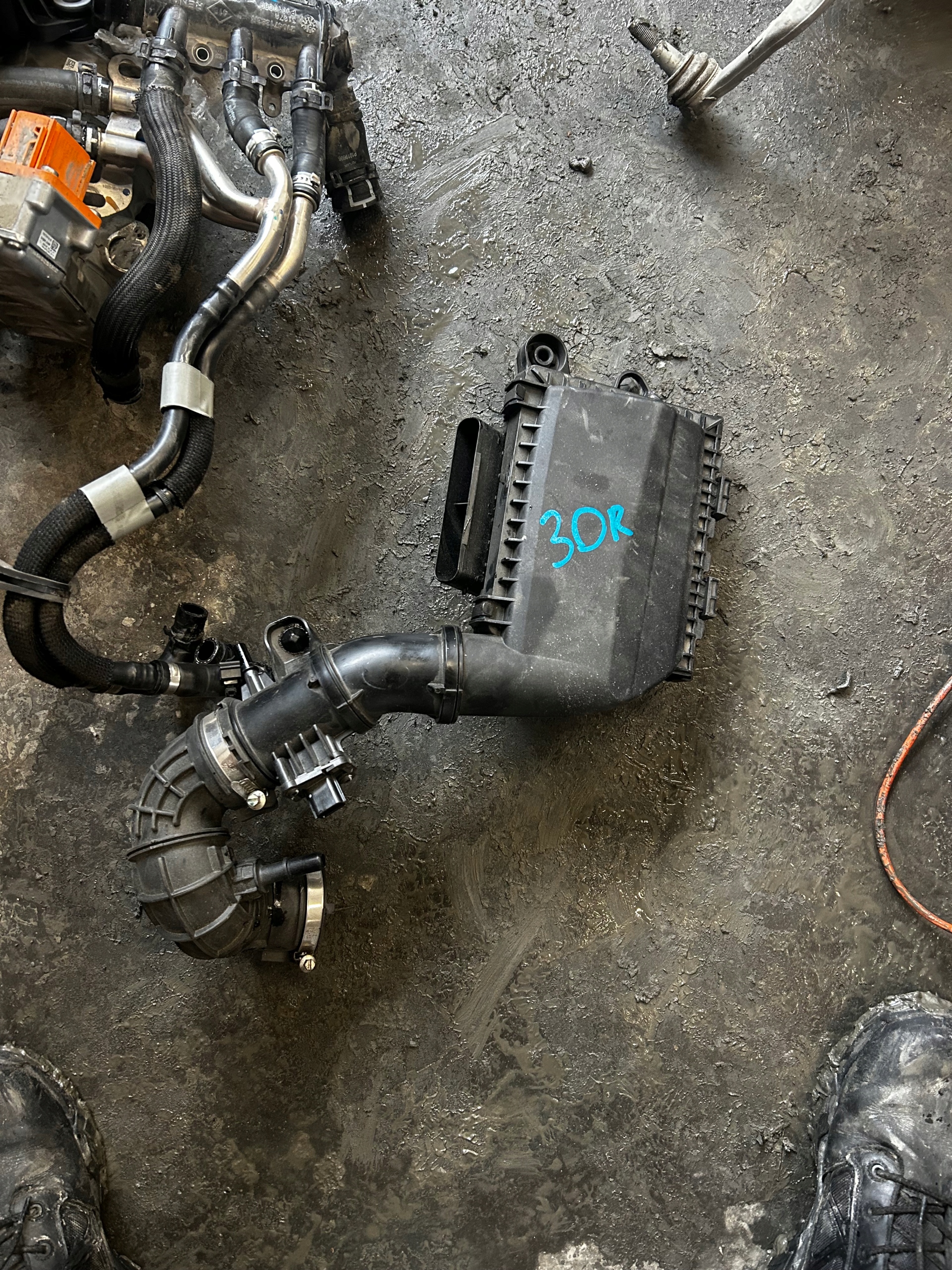 30R. Gehäuse filter luft RENAULT AUSTRAL 165003299R
