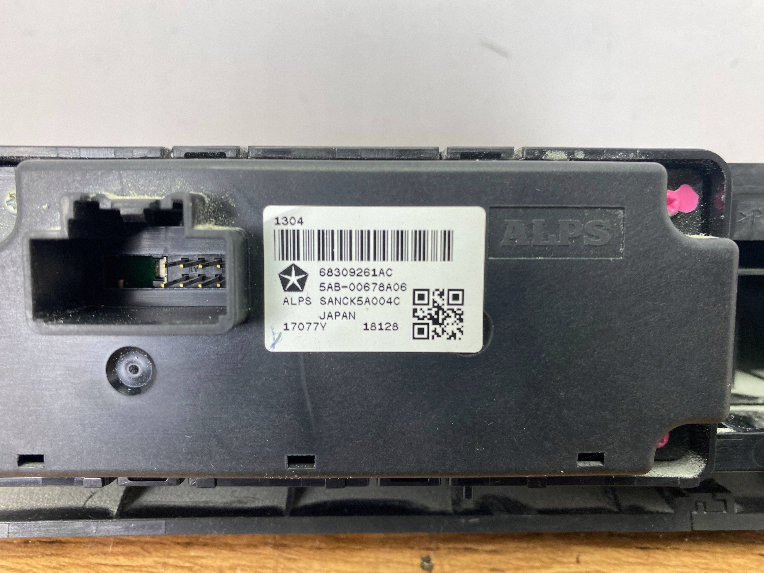 module panel button of control consoles centralnej Ram 1500 DT 2019+