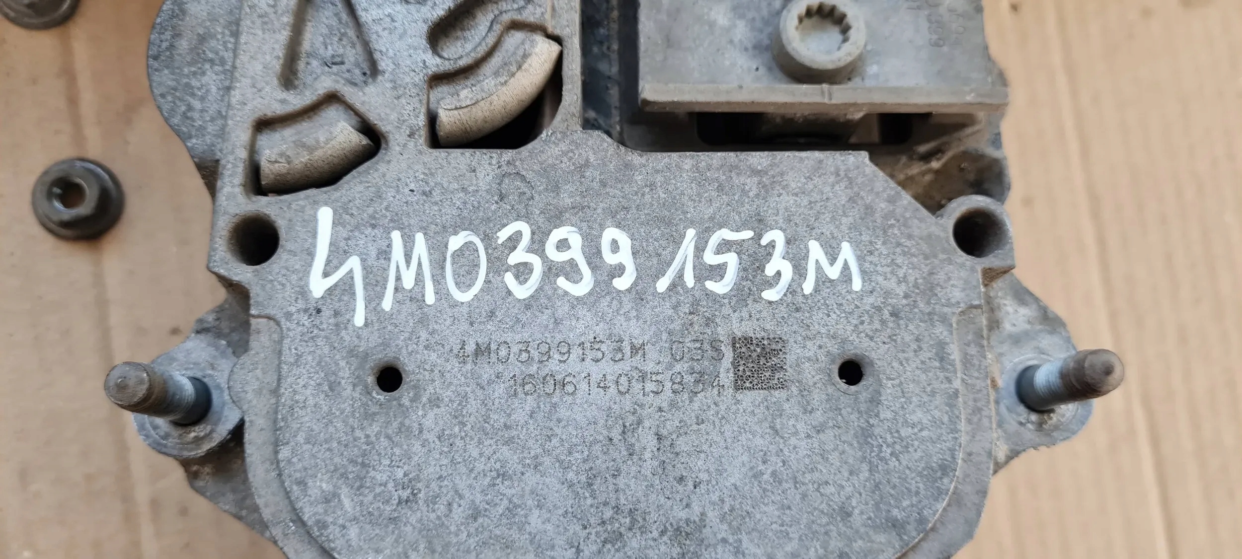 Q7 4M II Halter Halter Getriebe getriebe 3.0 TDI 4M0399263E