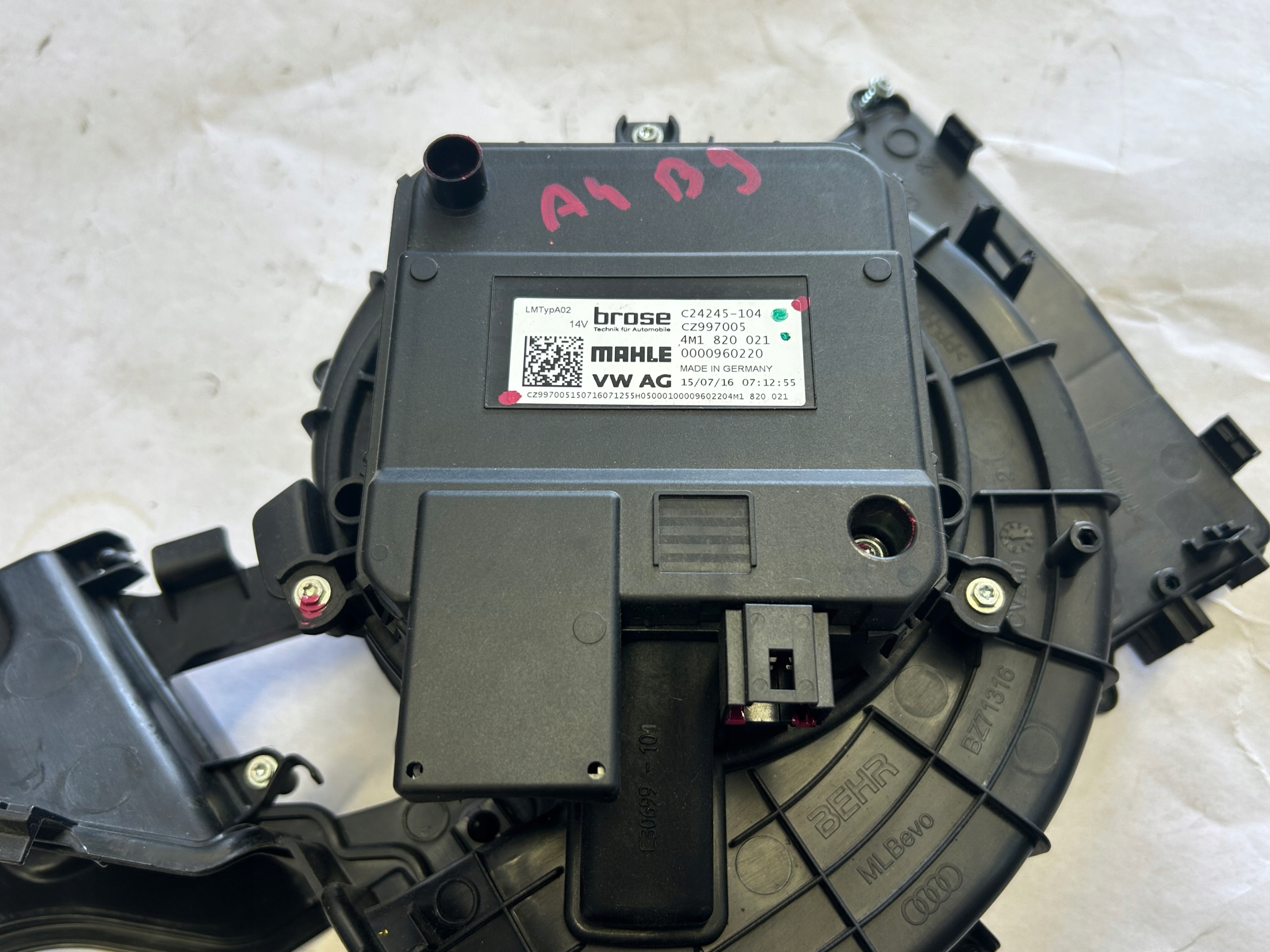 AUDI A4 B9 fan heating 4M1820021