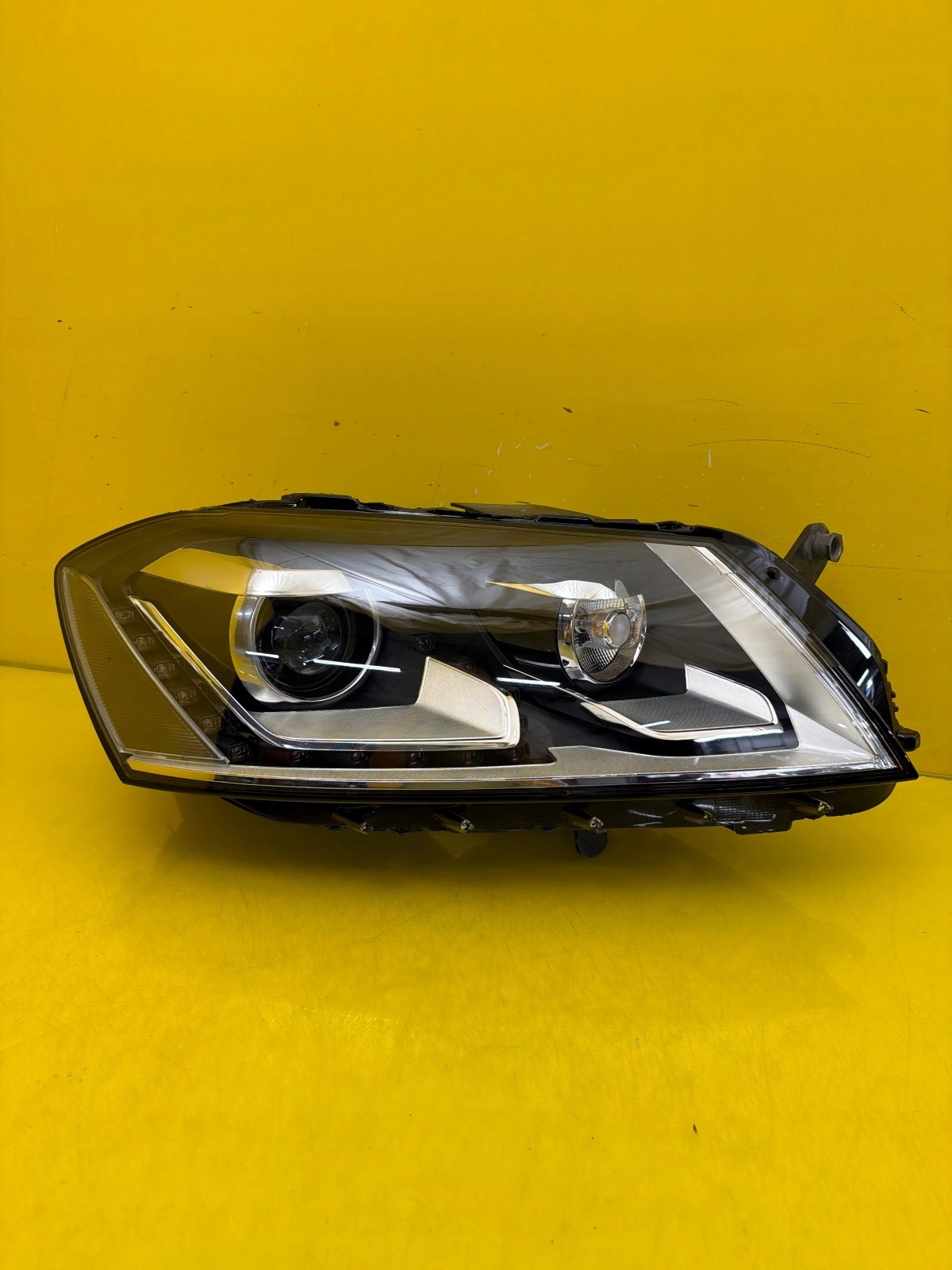 light right VW Passat B7 Xenon Led 3AB941752