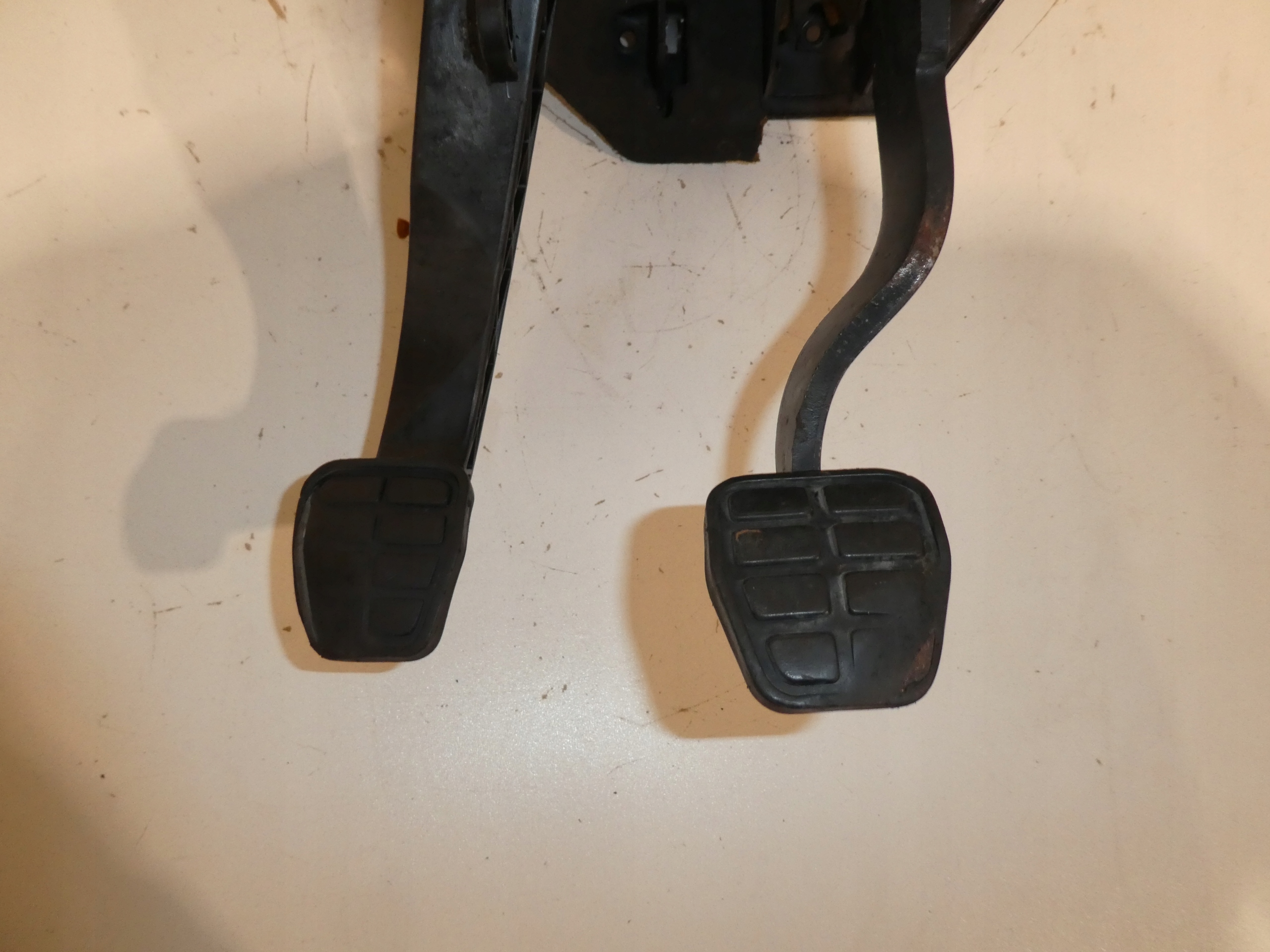 servo pumpa kočnice pedale VW T4 701612101