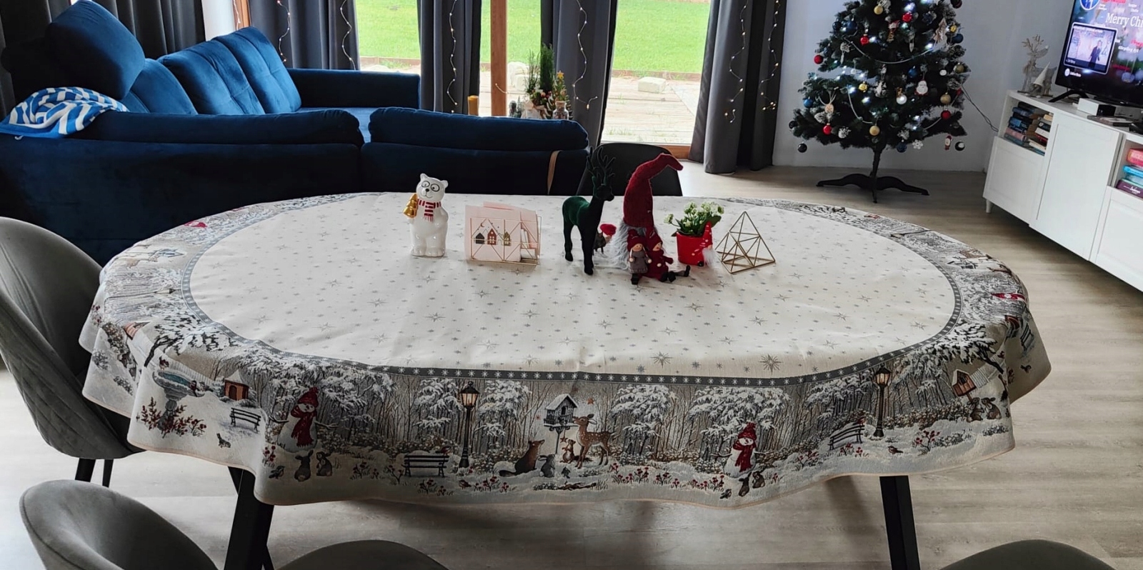 Ubrus oválný 165x220 cm s lesními zvířátky 854