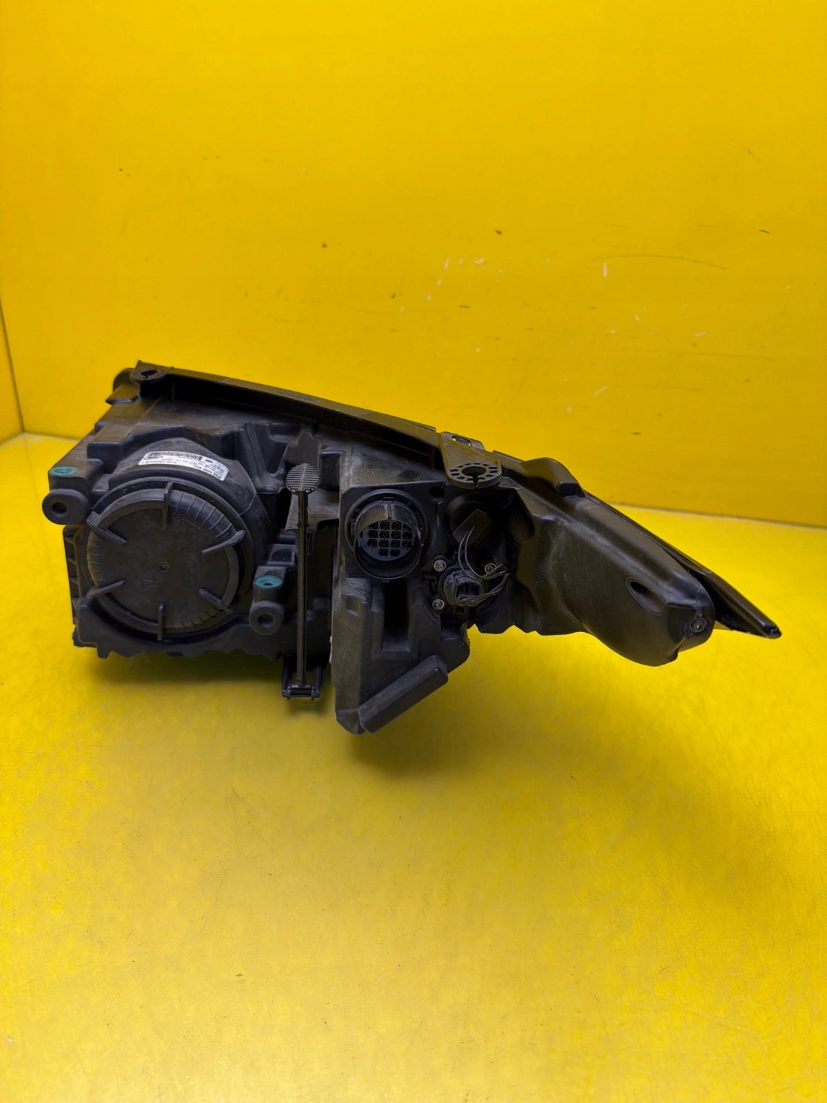 light right Range Rover Evoque and Bi-Xenon BJ32-13W029-EE