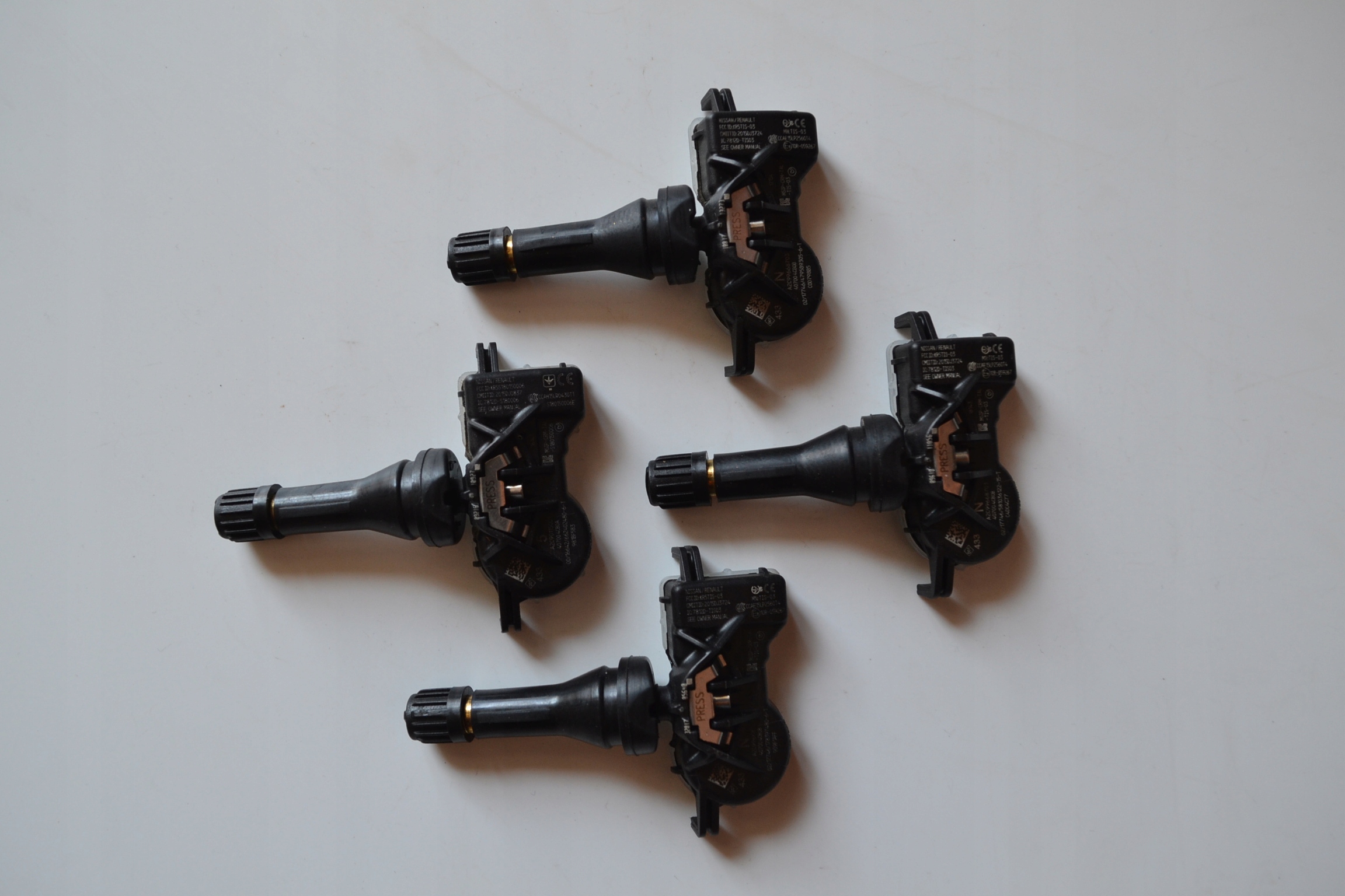 CZUJNIKI CISNIENIA NISSAN RENAULT x4szt C 154 Producent code 407004CB0B A2C99668703