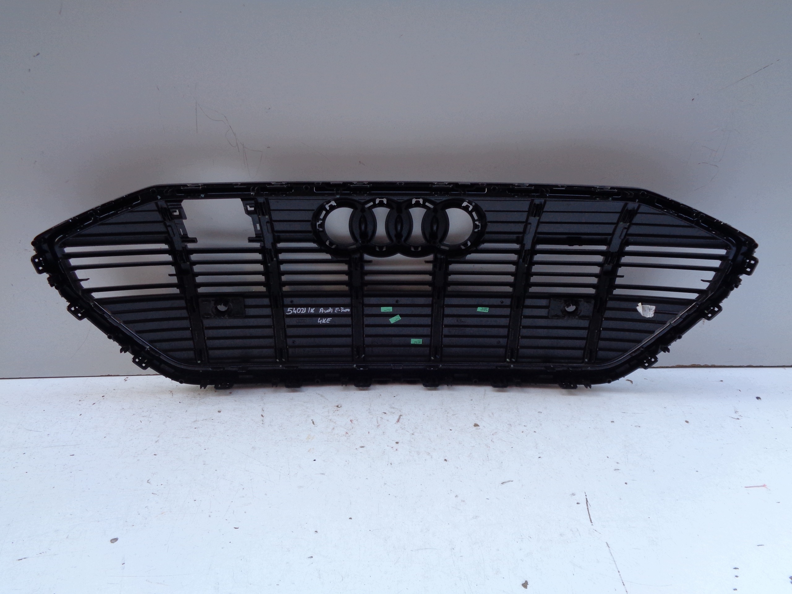 grille AUDI E-TRON 4KE noir NR 54021