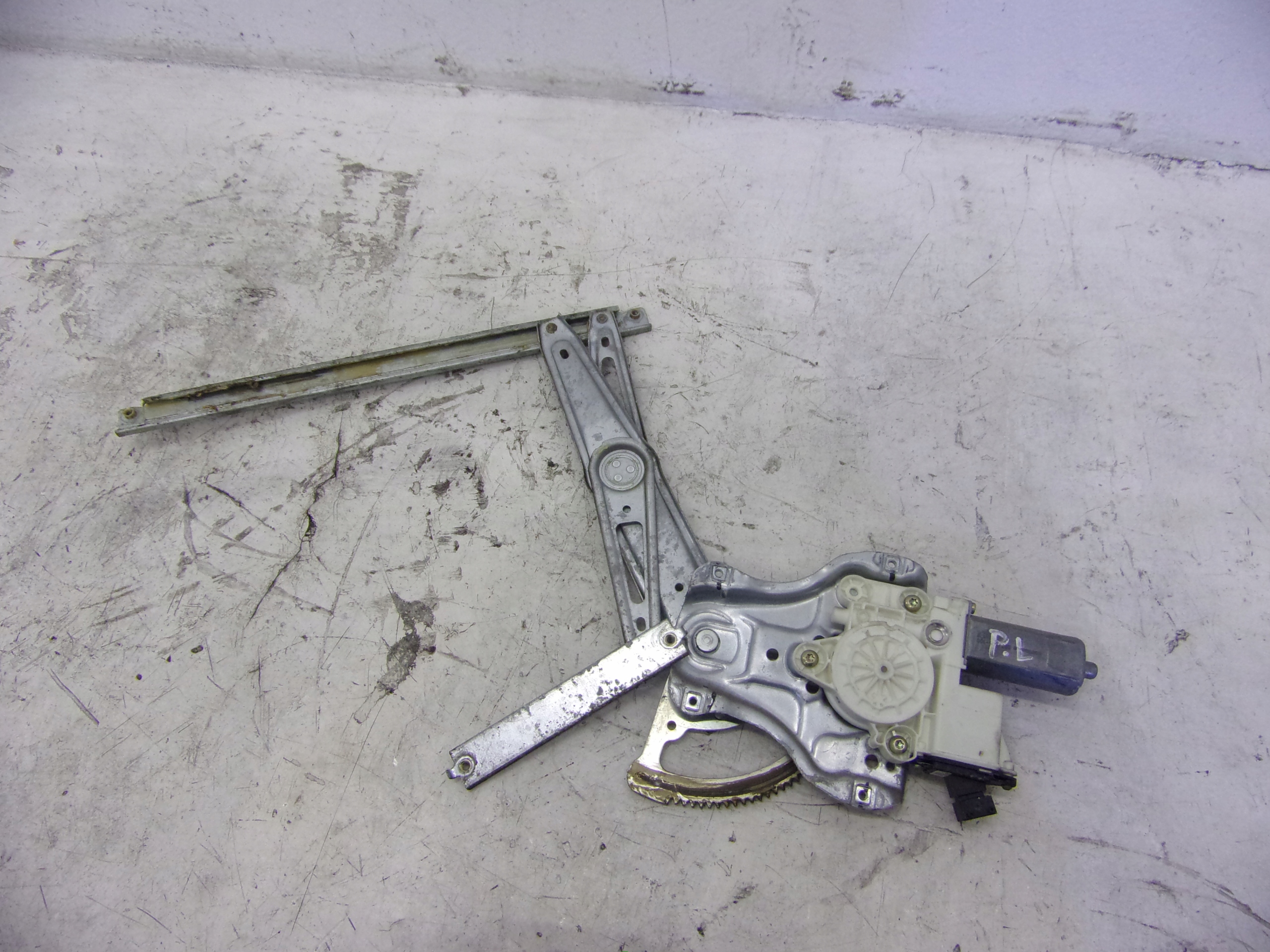 wiper mechanism front left TOYOTA COROLLA E12