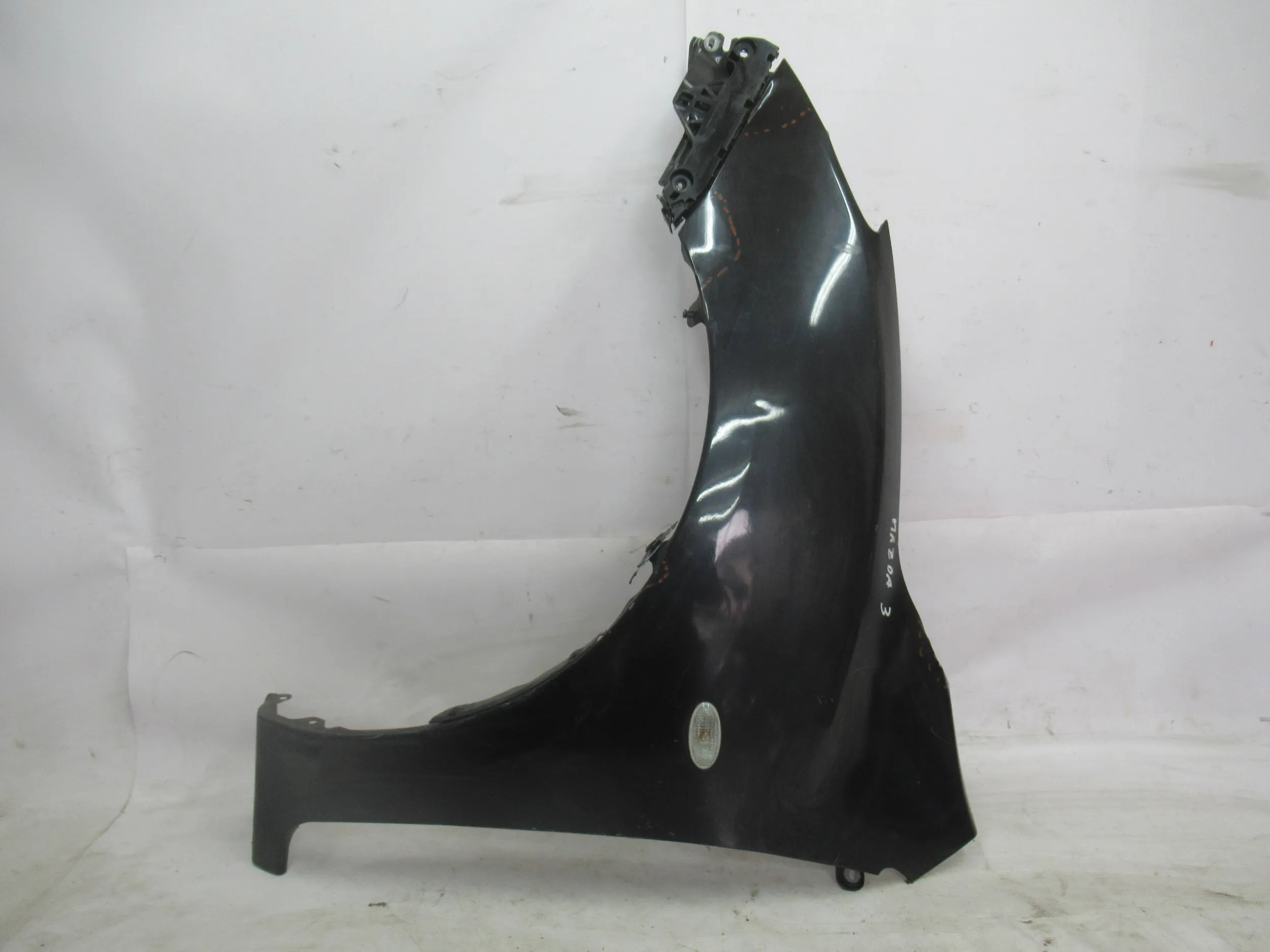 fender front front left Mazda 3 BL 09