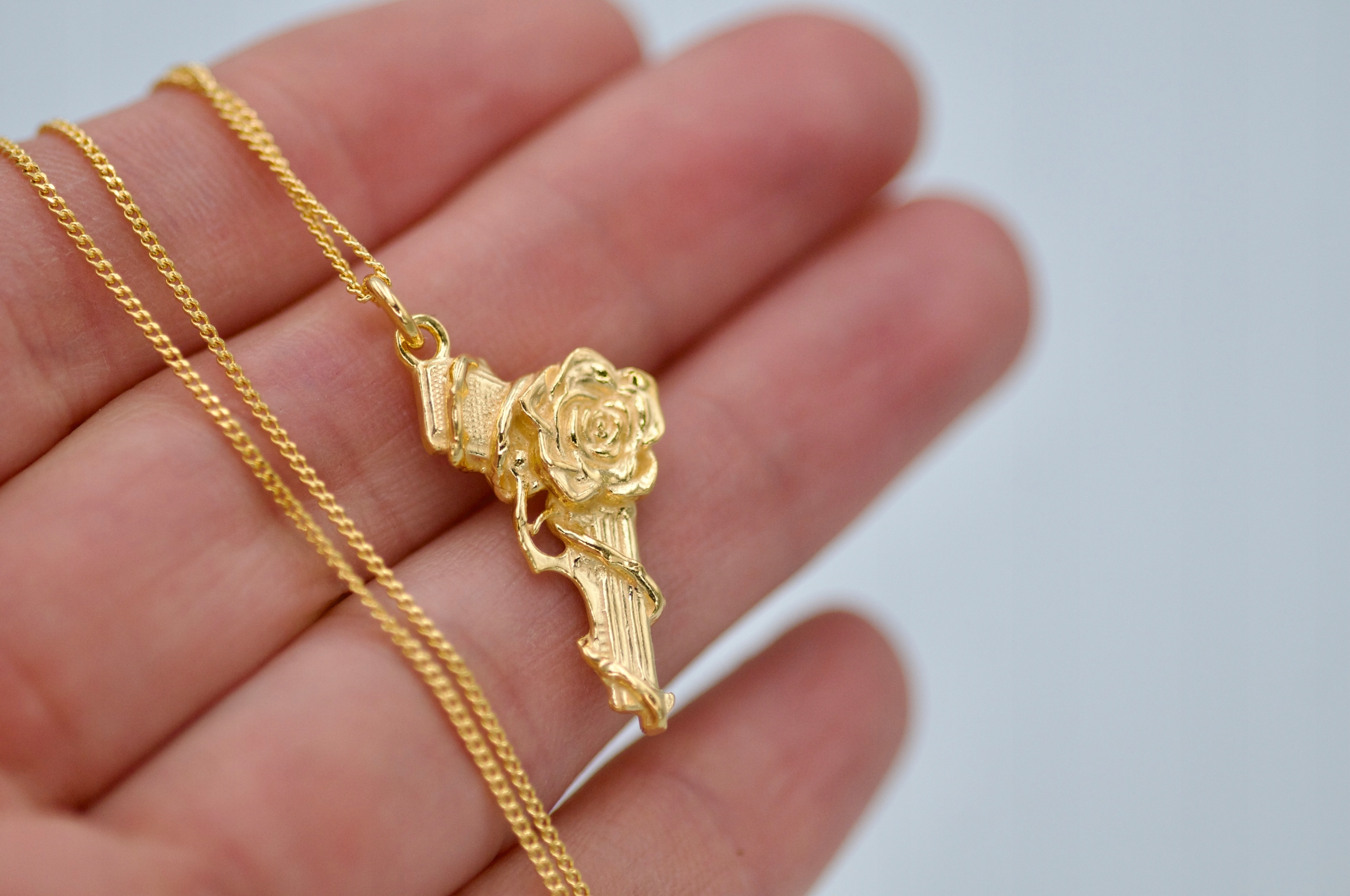 Náhrdelník s přívěskem Pistole baretta růže Stříbro AG925 pozlacený 24k