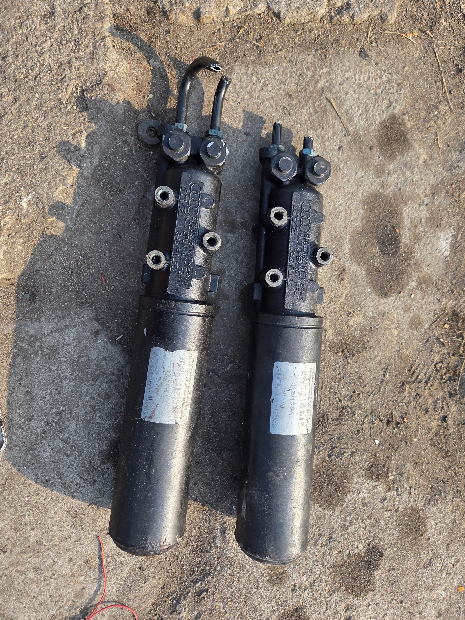 ZAWOR ZAWIESZENIA AUDI A5 RS5 8W 8W0616814 PRAWY