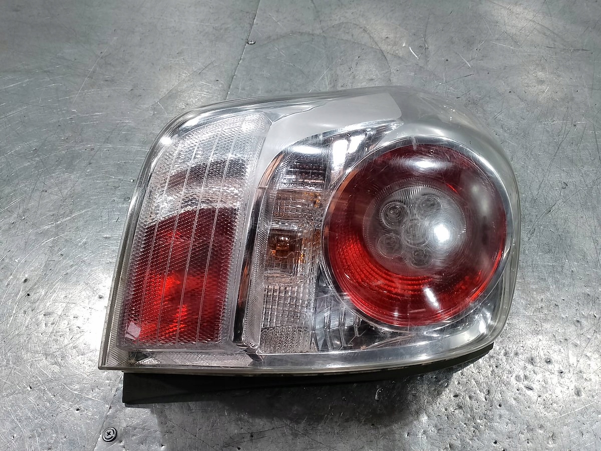 LAMPA TYLNA LEWA TOYOTA VERSO 81560-0F090-00