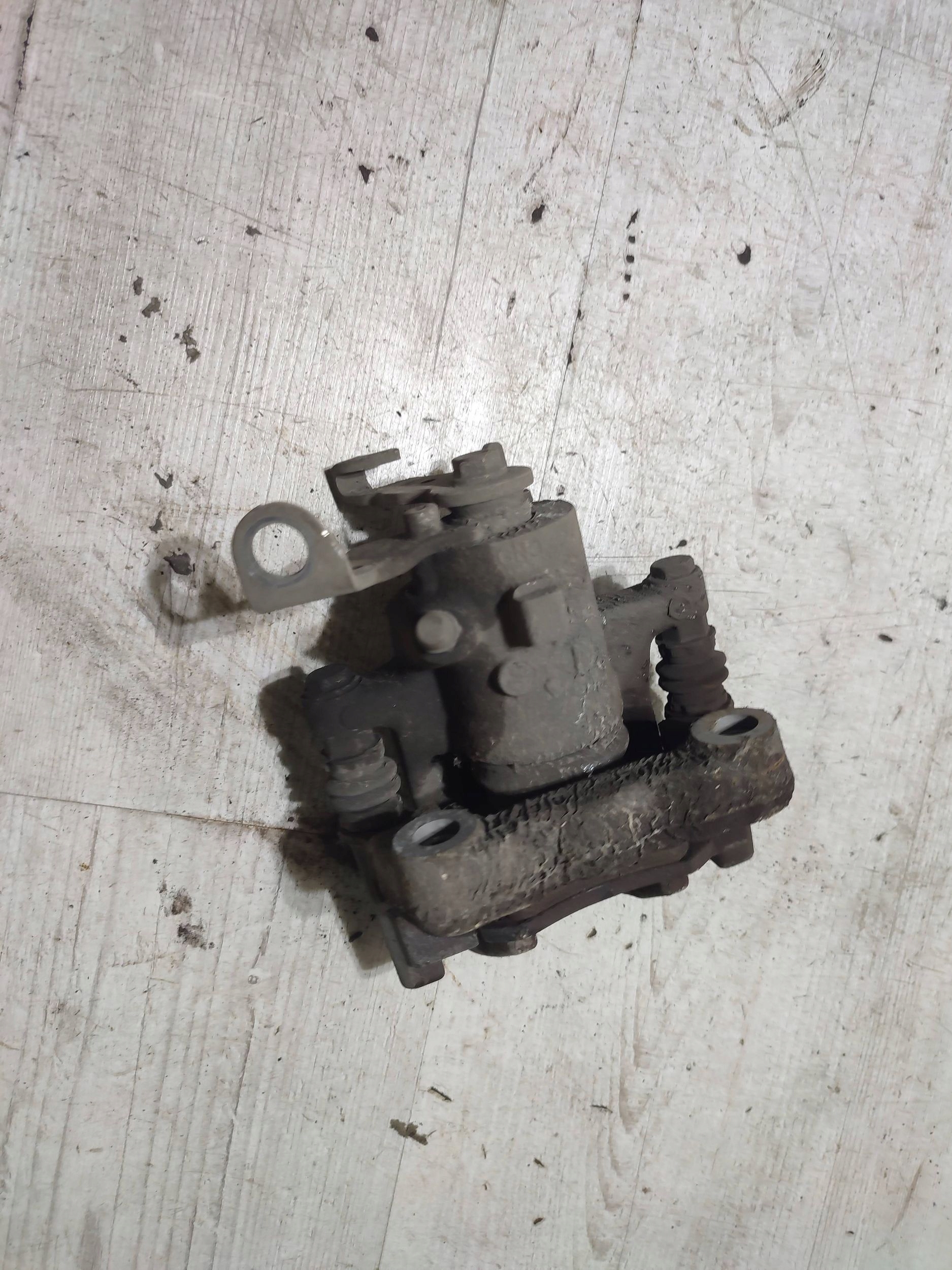 Seat Arona 2019 rear part side right rear caliper brake