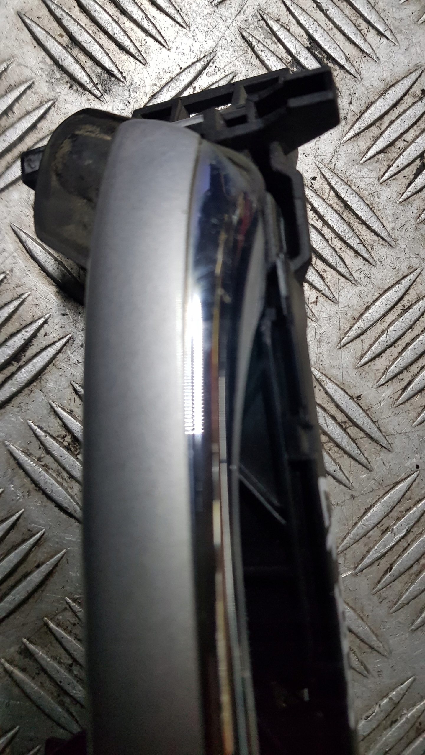 MERCEDES W220 handle left front lock cylinder exterior