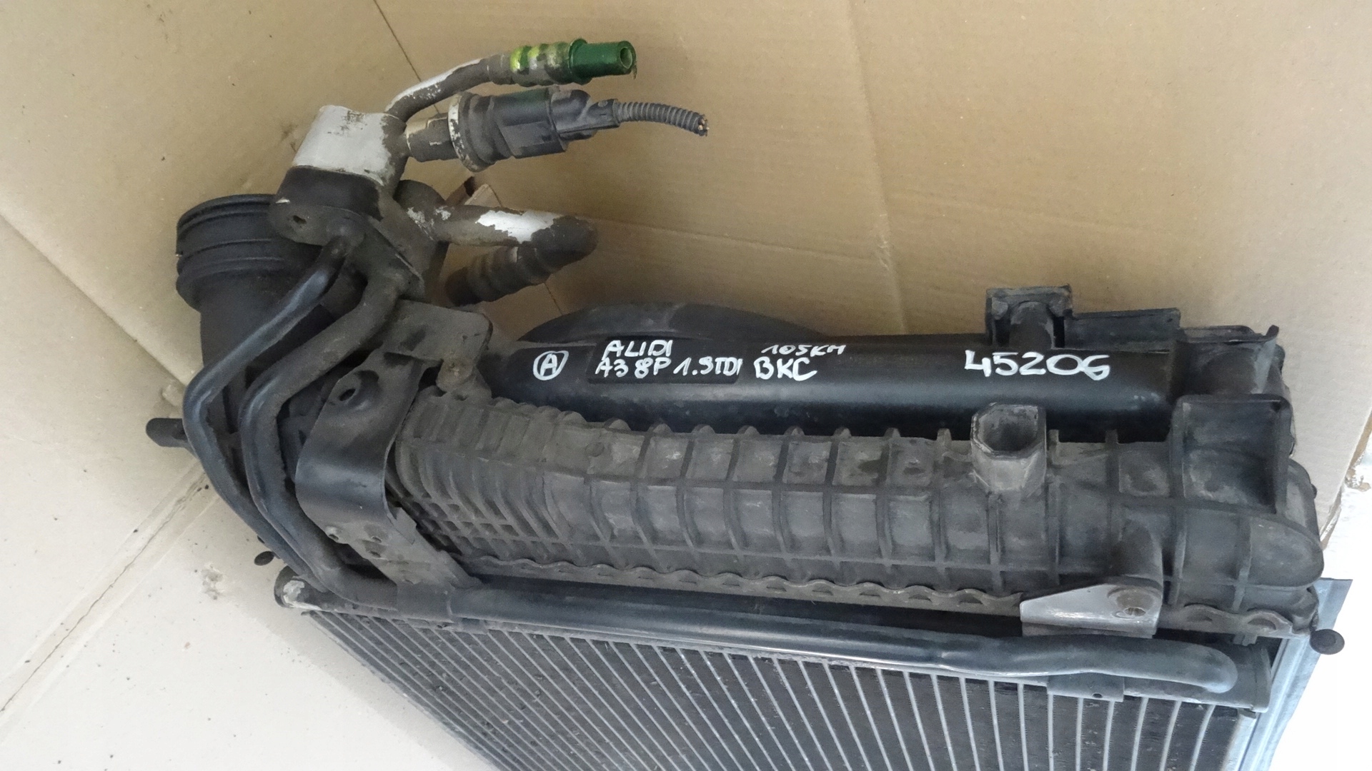 AUDI A3 8P 1.9 TDI CHŁODNICA WODY KLIMATYZACJI WENTYLATOR Waga produktu z opakowaniem jednostkowym 10 kg