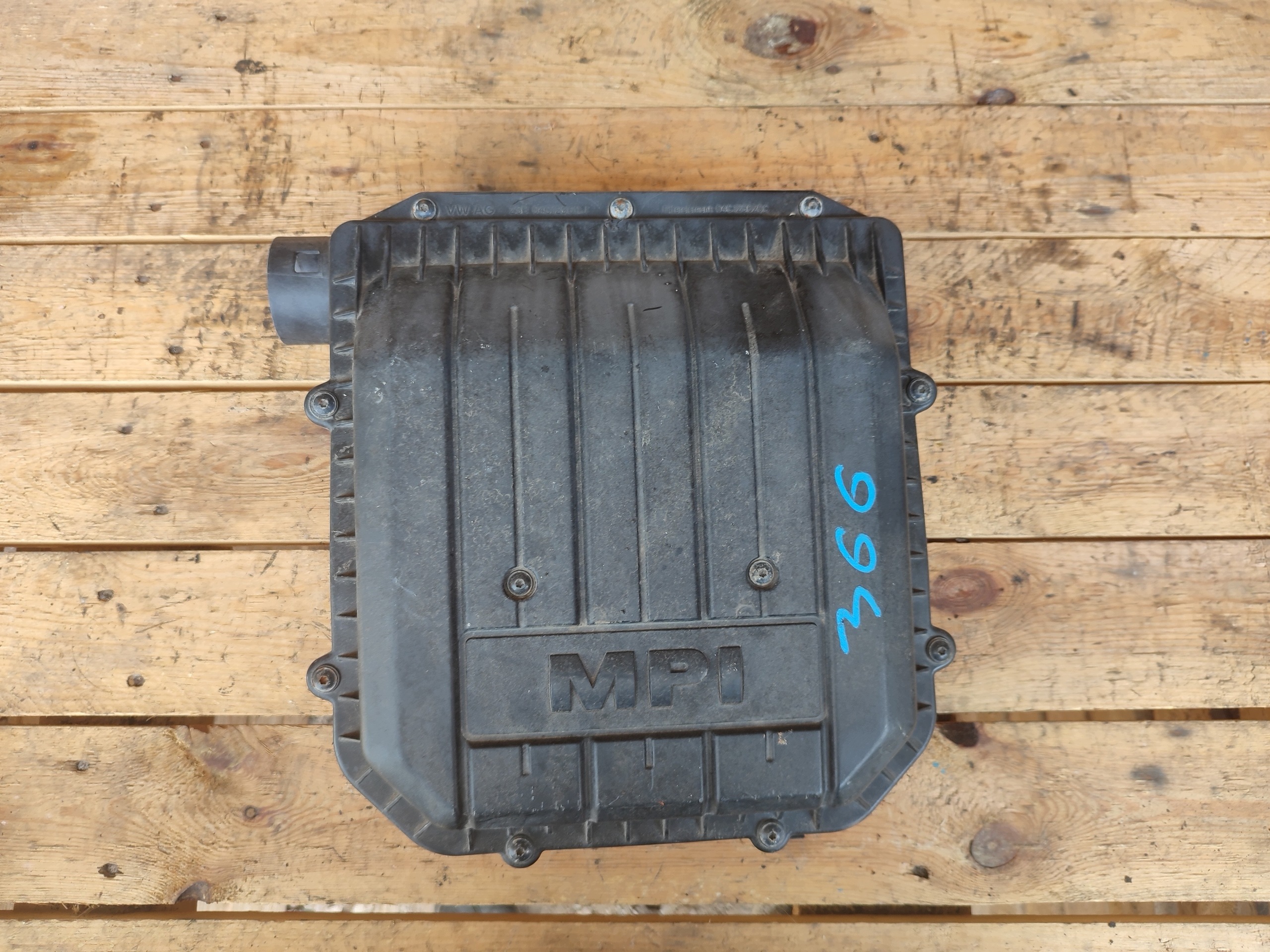 Volkswagen OE 04C129611J luftfiltergehäuse