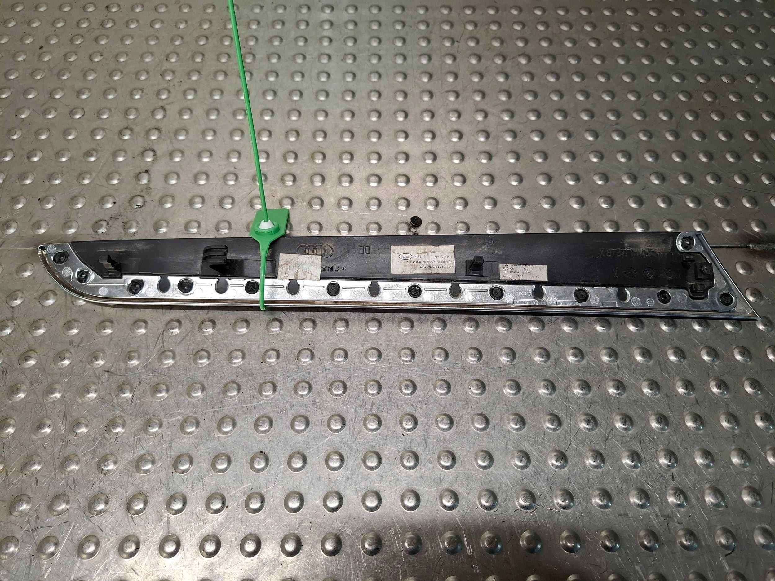moulding DEKOR door right front 4F0867410A AUDI A6 C6
