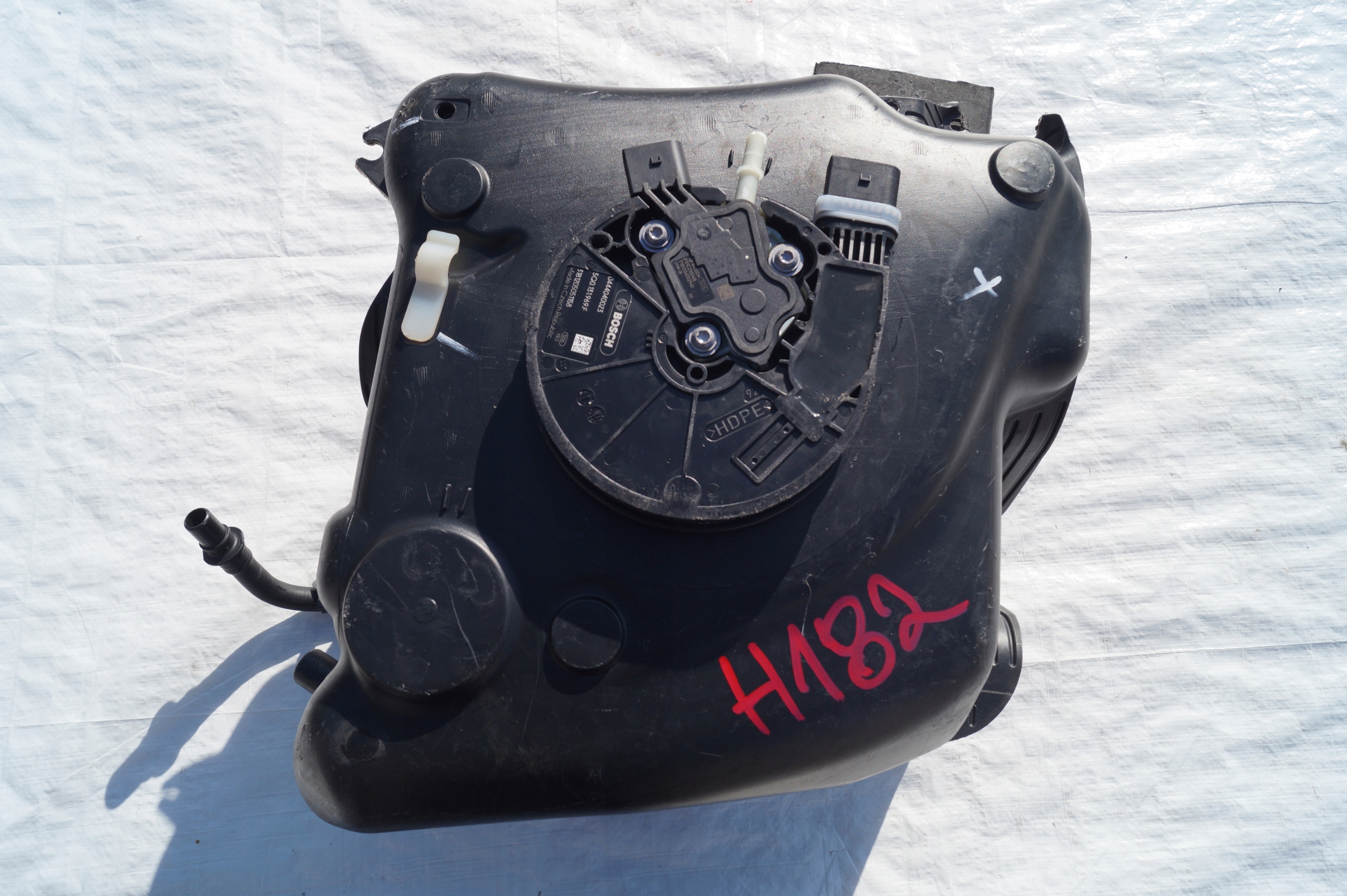 ZBIORNIK ADBLUE POMPA VW PASSAT B8 SKODA SUPERB ZBIORNIK ADBLUE POMPA