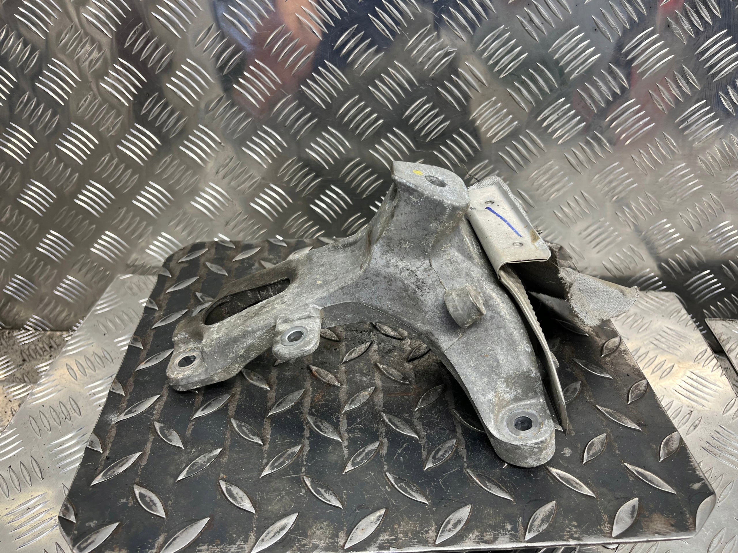 engine mount AUDI A6-C7 4G0199308E