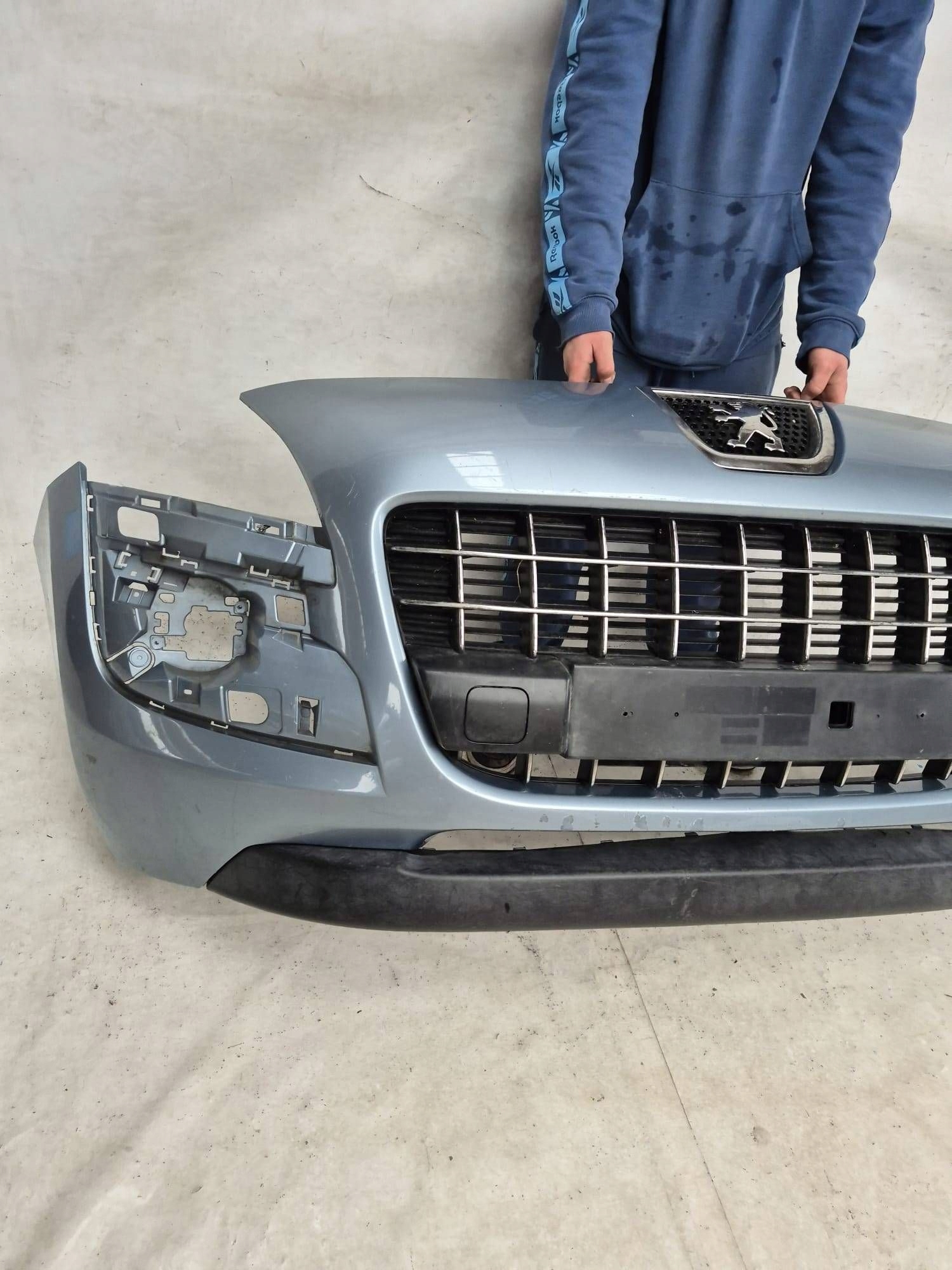 PEUGEOT 3008 and 1 09-13 bumper front front