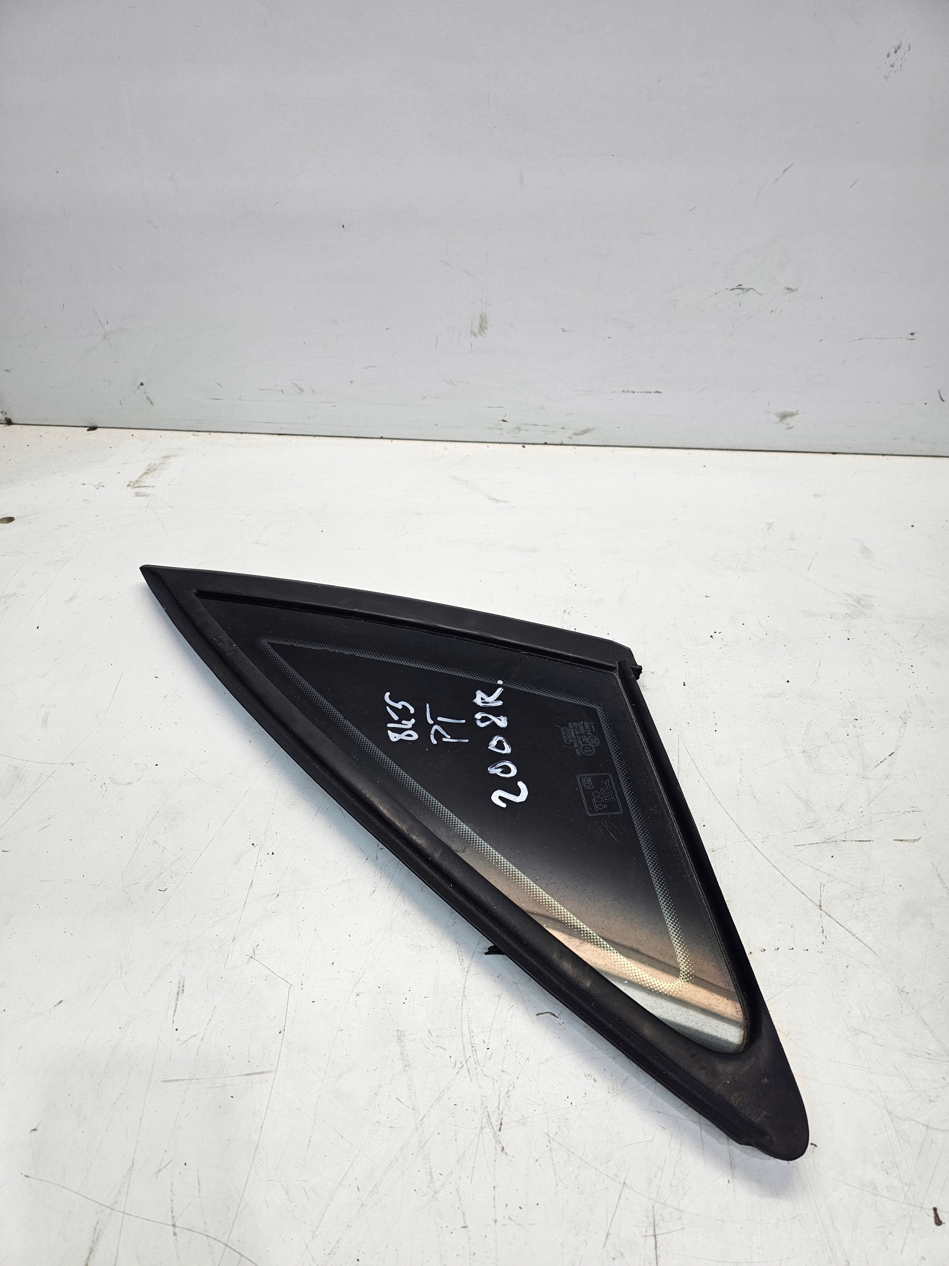 window bodywork AUDI A4 B8 8K5 sedan CHROM right rear part 2008R