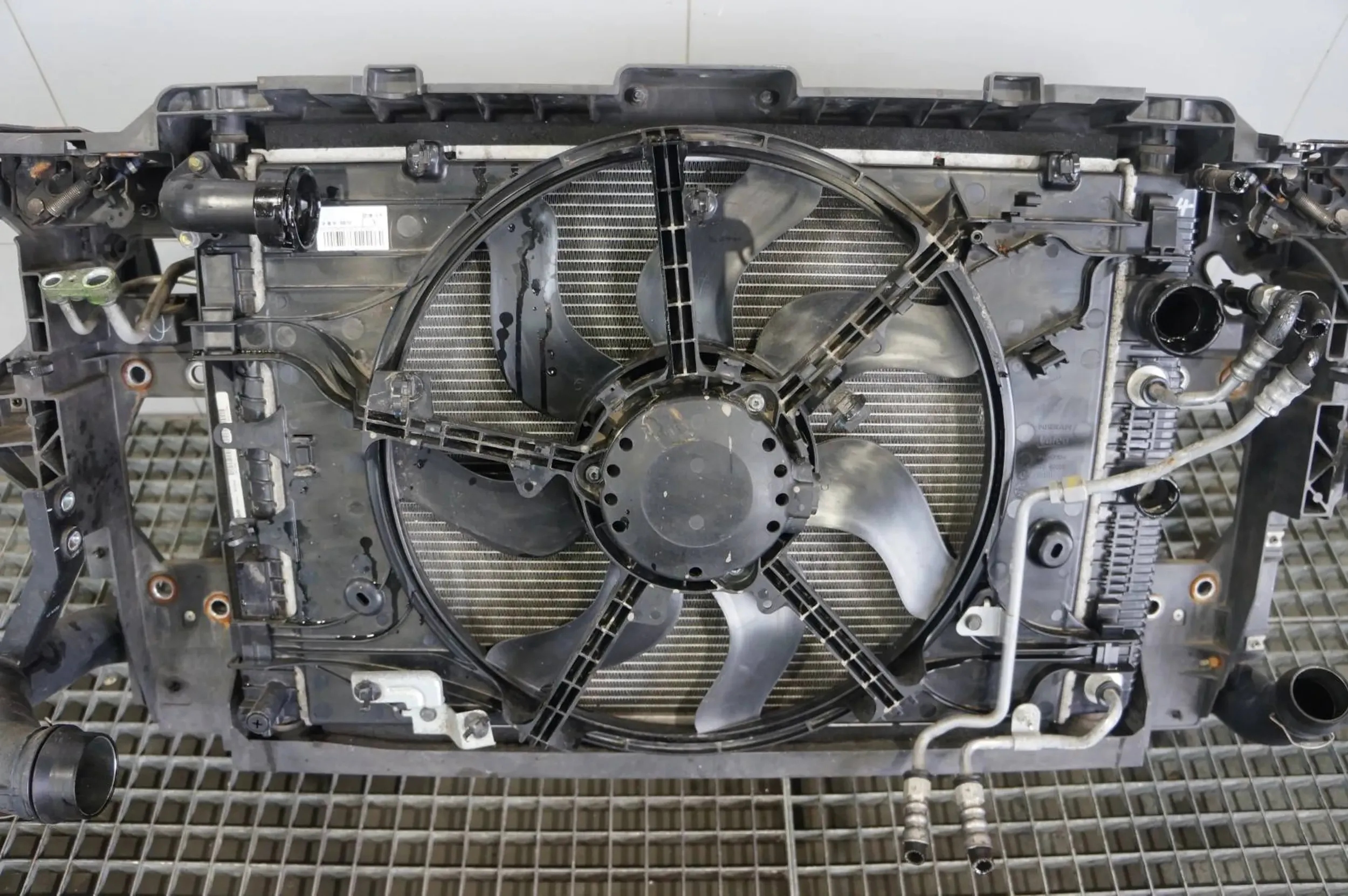 PAS PRZEDNI KOMPLETNY CHŁODNICE INTERCOOLER INFINITI Q70 2.2D Typ samochodu Samochody osobowe