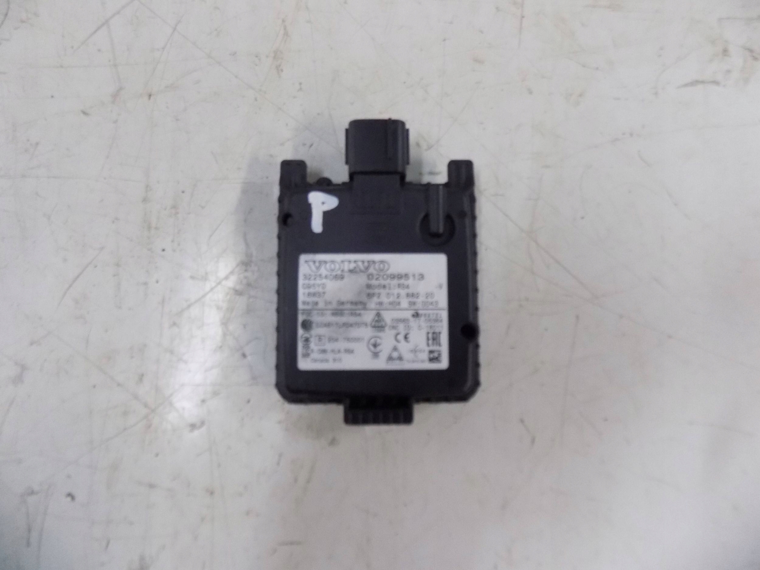 volvo XC40 Датчик левый зад 32254069