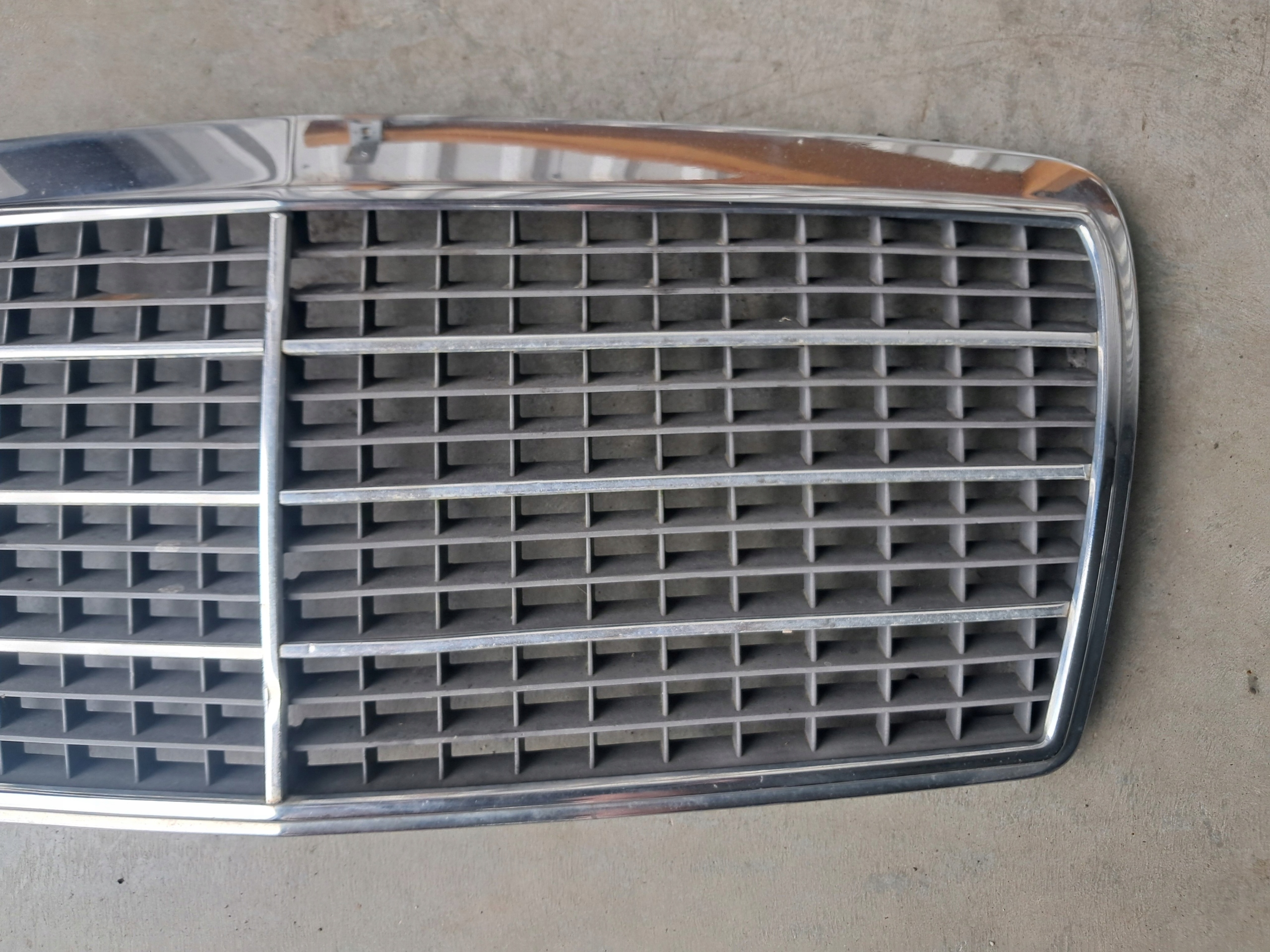 Grille MERCEDES W124 E-KLASA 93-97 1248880323