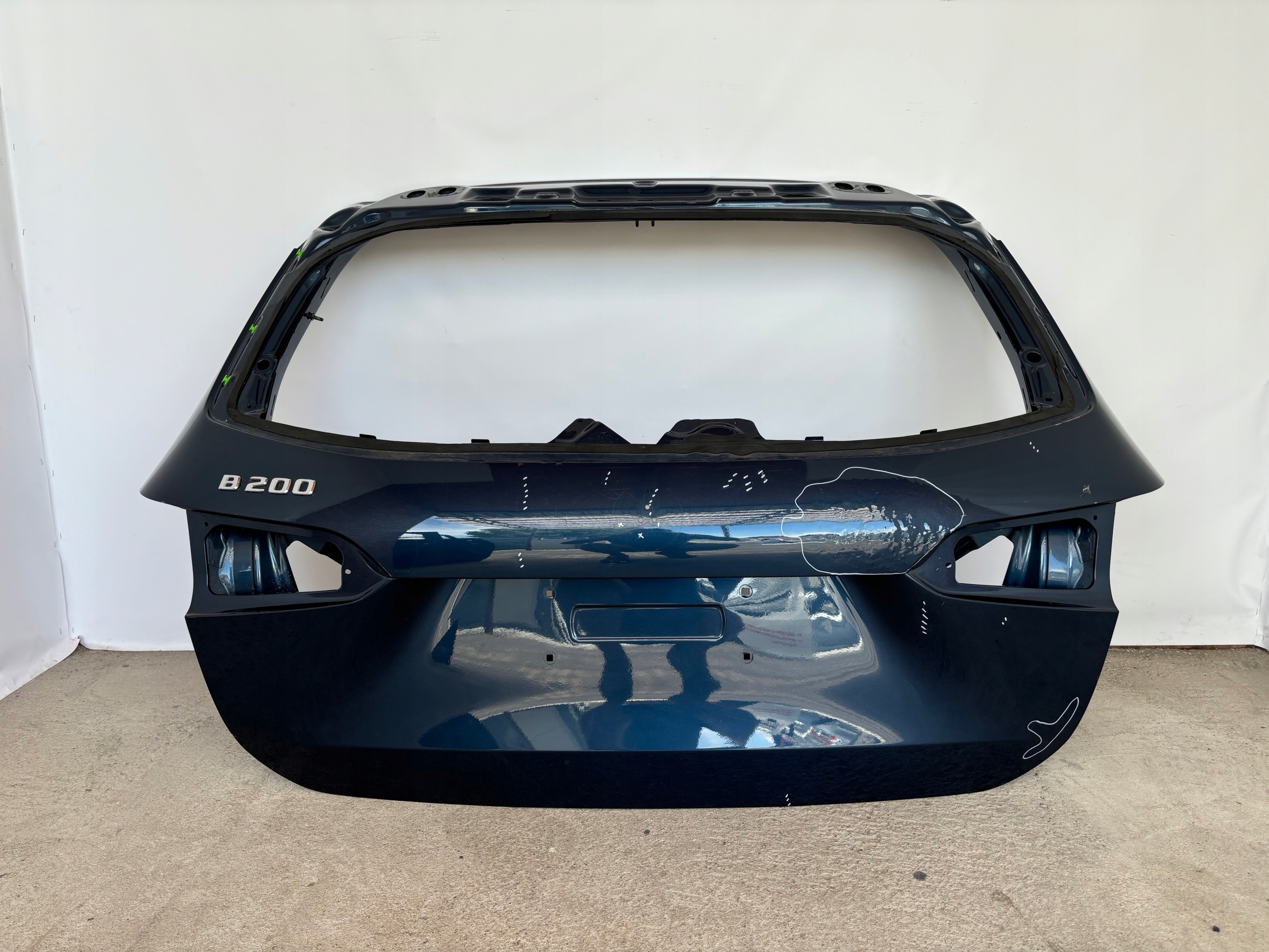 MERCEDES B-KLASA W247 KLAPA BAGAŻNIKA TYŁ POZNAŃ (==GIEŁDA==)