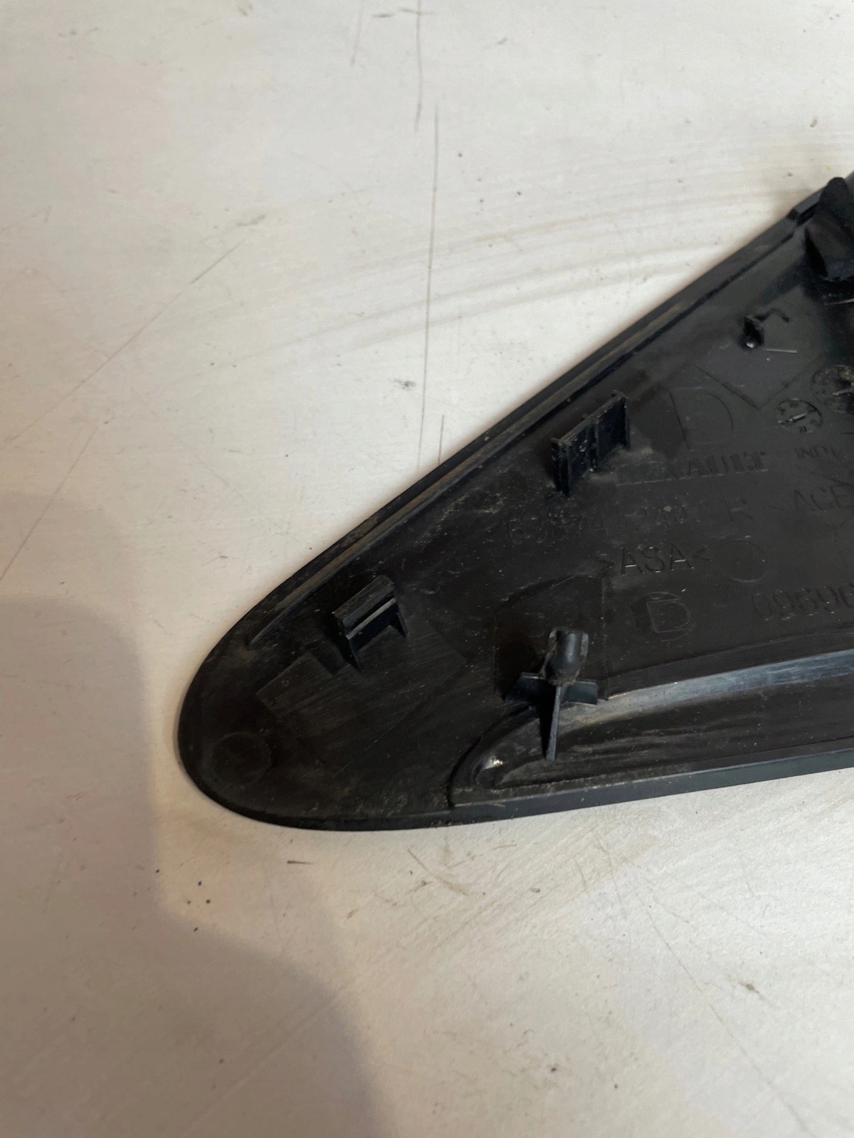Couvre trojkat de couverture Aile Droite Avant Renault Clio IV