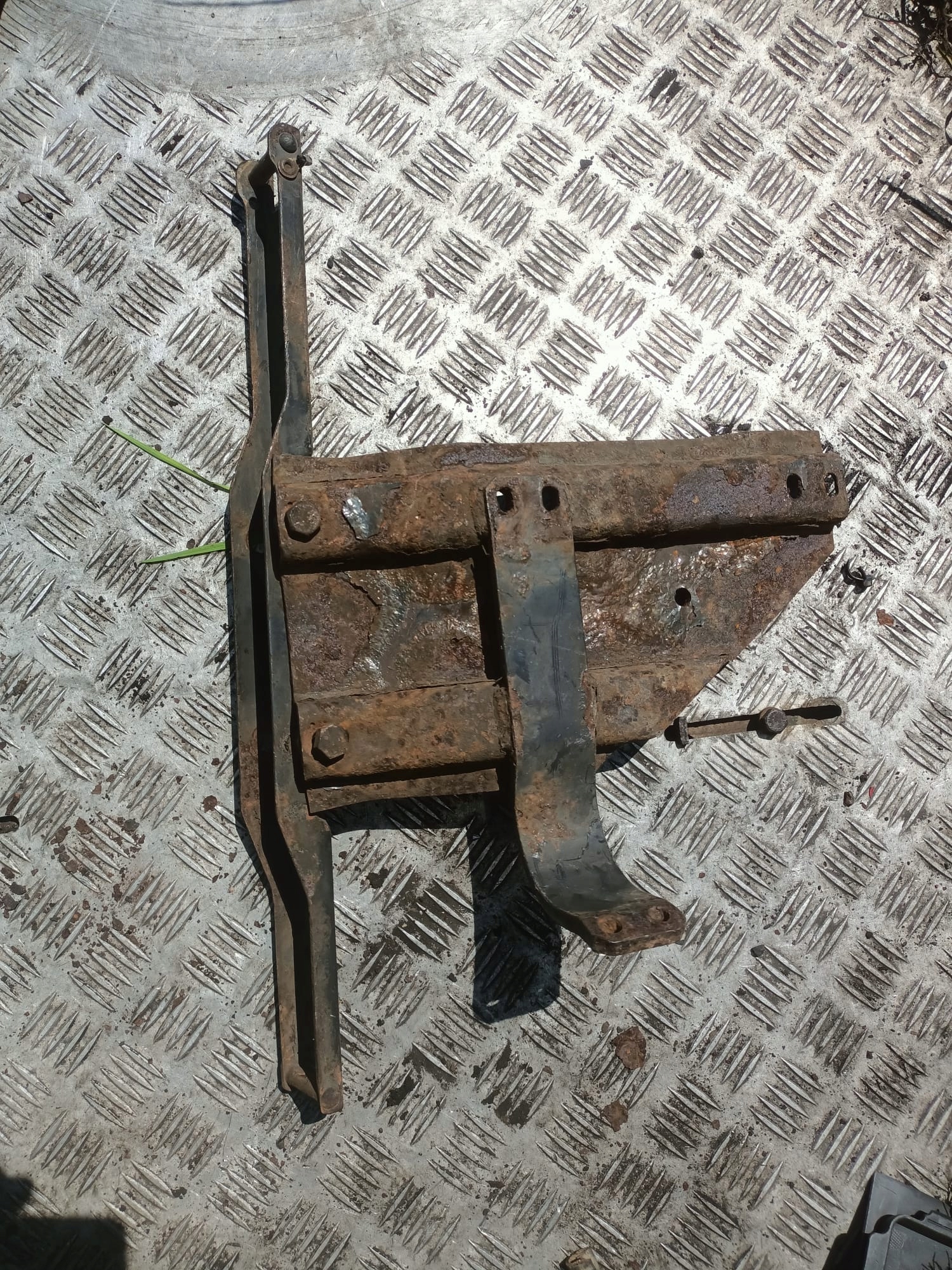 ZACZEP MOCOWANIE OSLONY MIEDZYOSIOWEJ SCANIA MIĘDZYOSIÓWKI