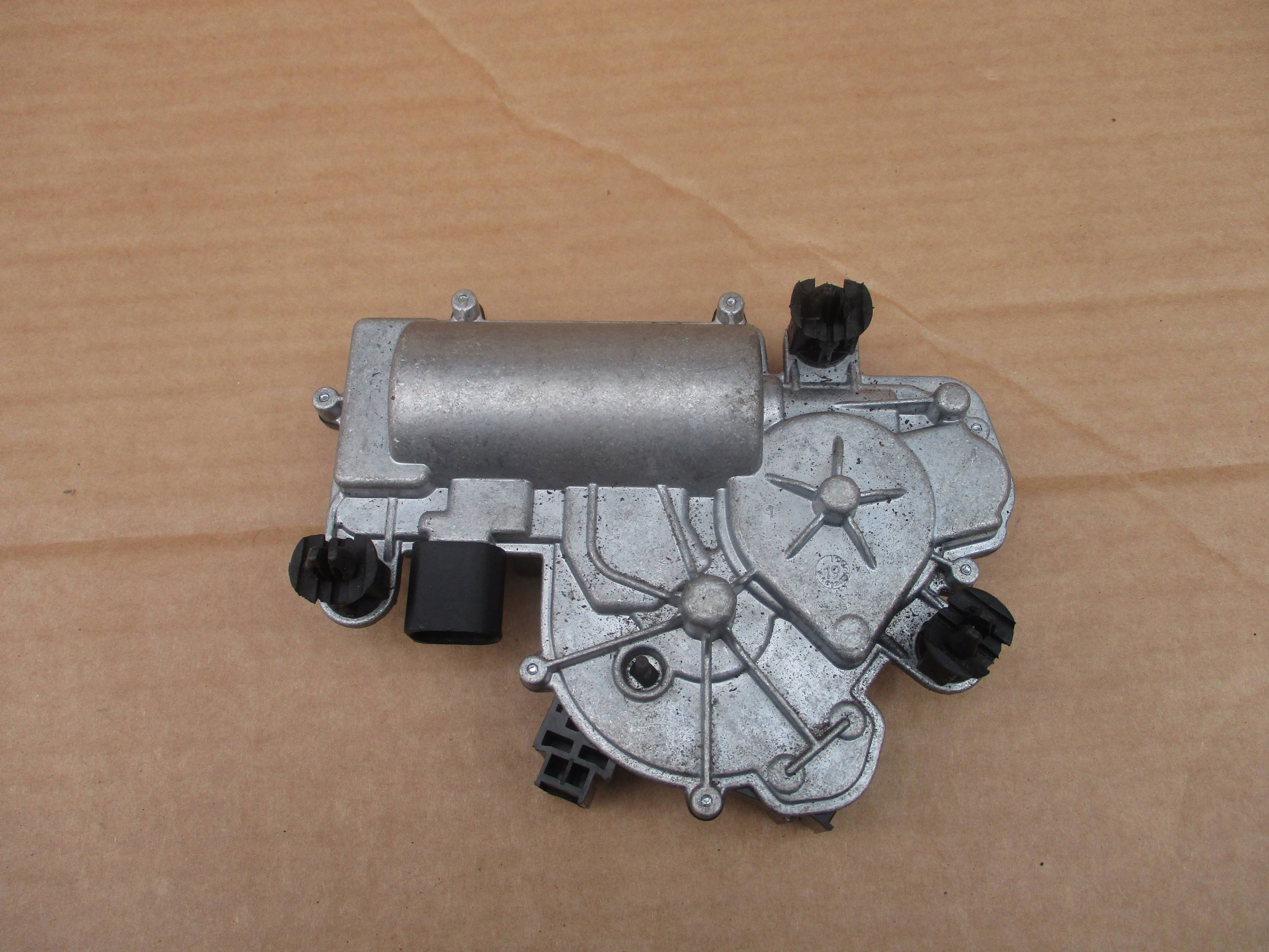 ZAMEK SILNICZEK DOCIĄGU KLAPY TYŁ SKODA SUPERB III AUDI A4 B9 A5 PASSAT B8 Typ samochodu Samochody osobowe