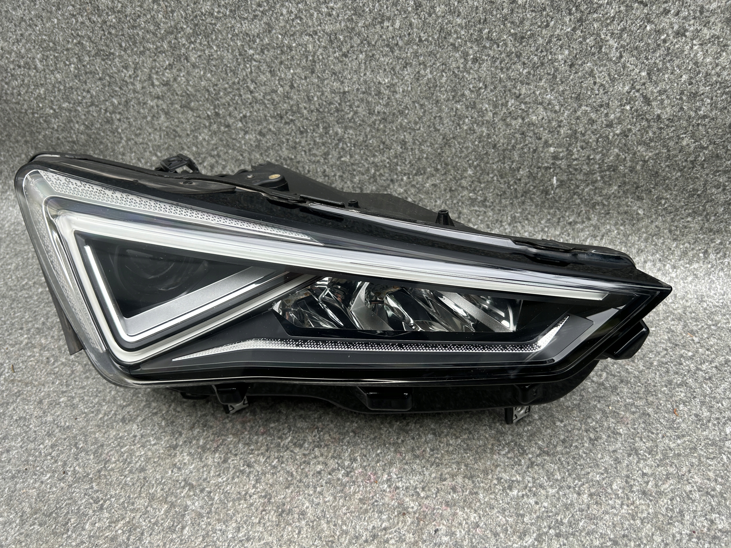 фара правая передняя seat TARRACO full led 5FJ941008E