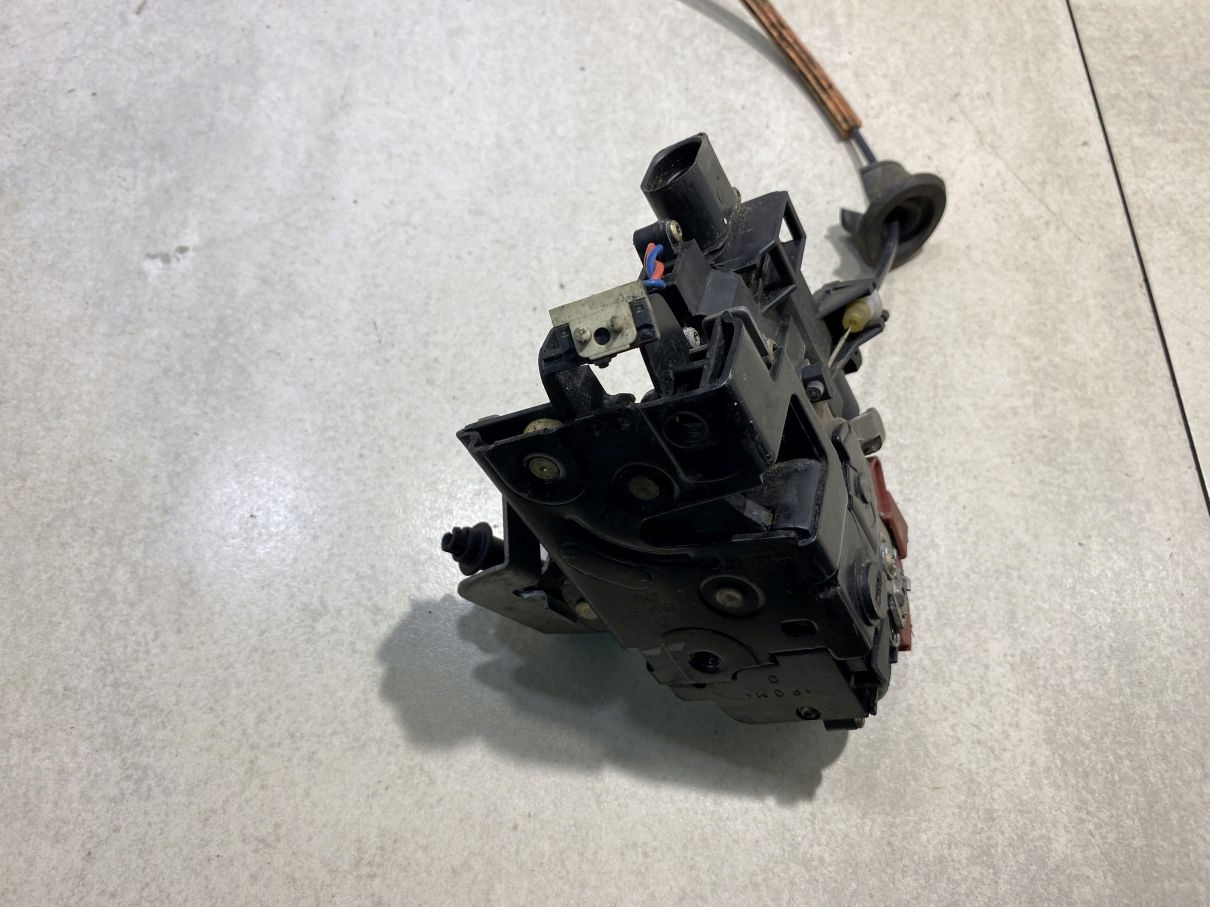 lock door right rear part AUDI A4 B6 7 PIN